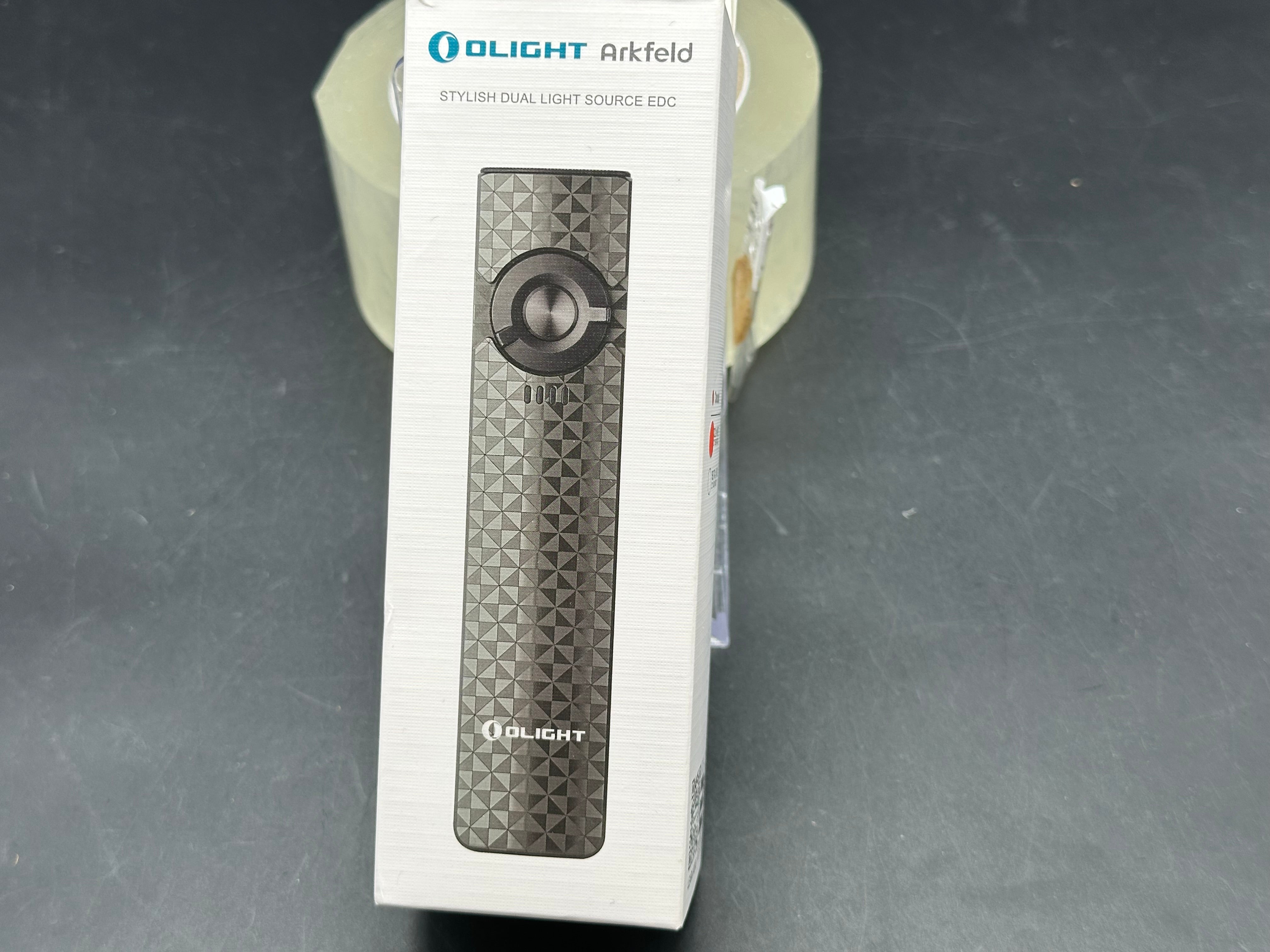 Olight Arkfeld 1000 lumens 2 color temperatures plus laser