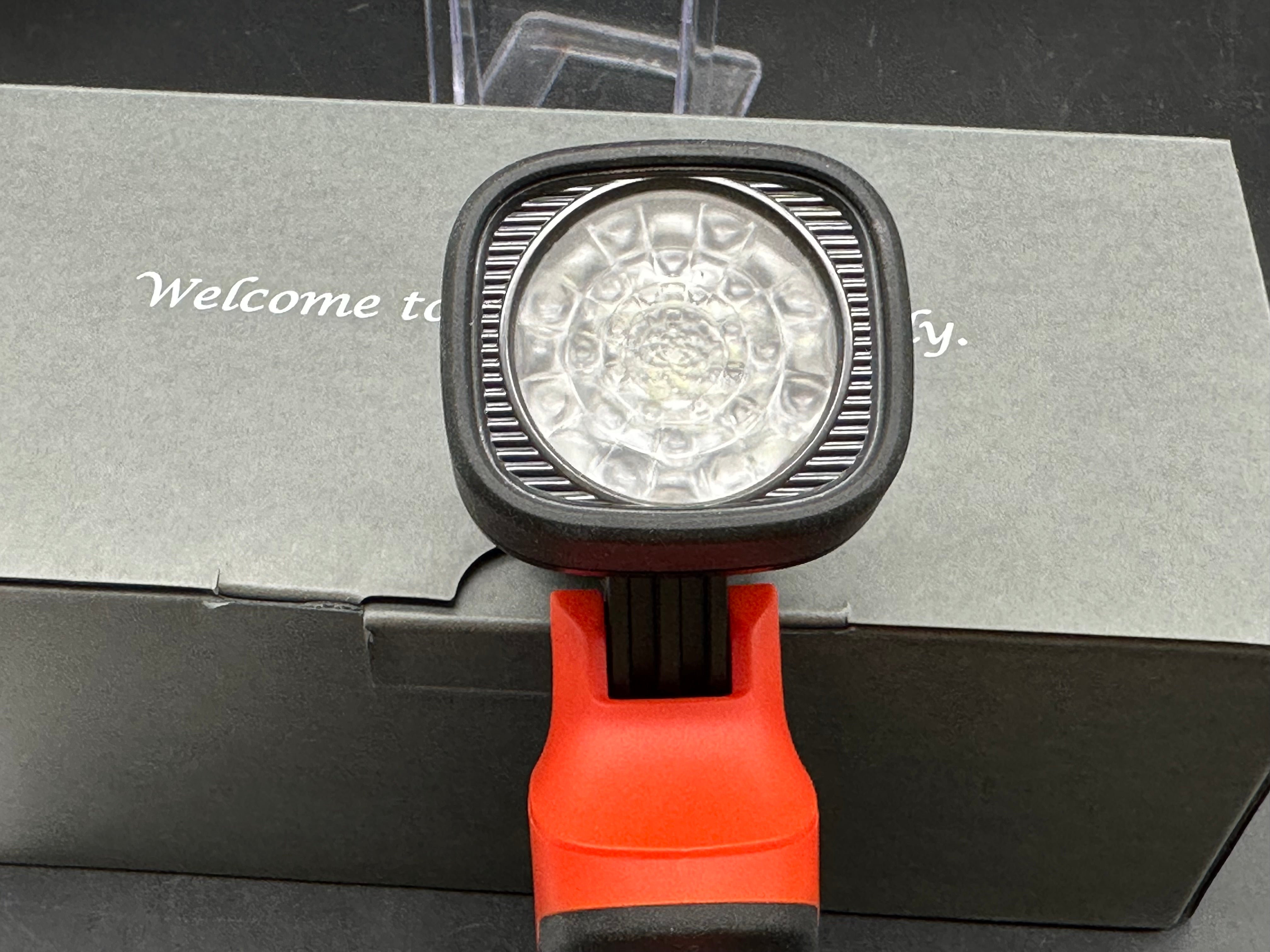 Olight Trophy flashlight 600 lumens spot/flood function