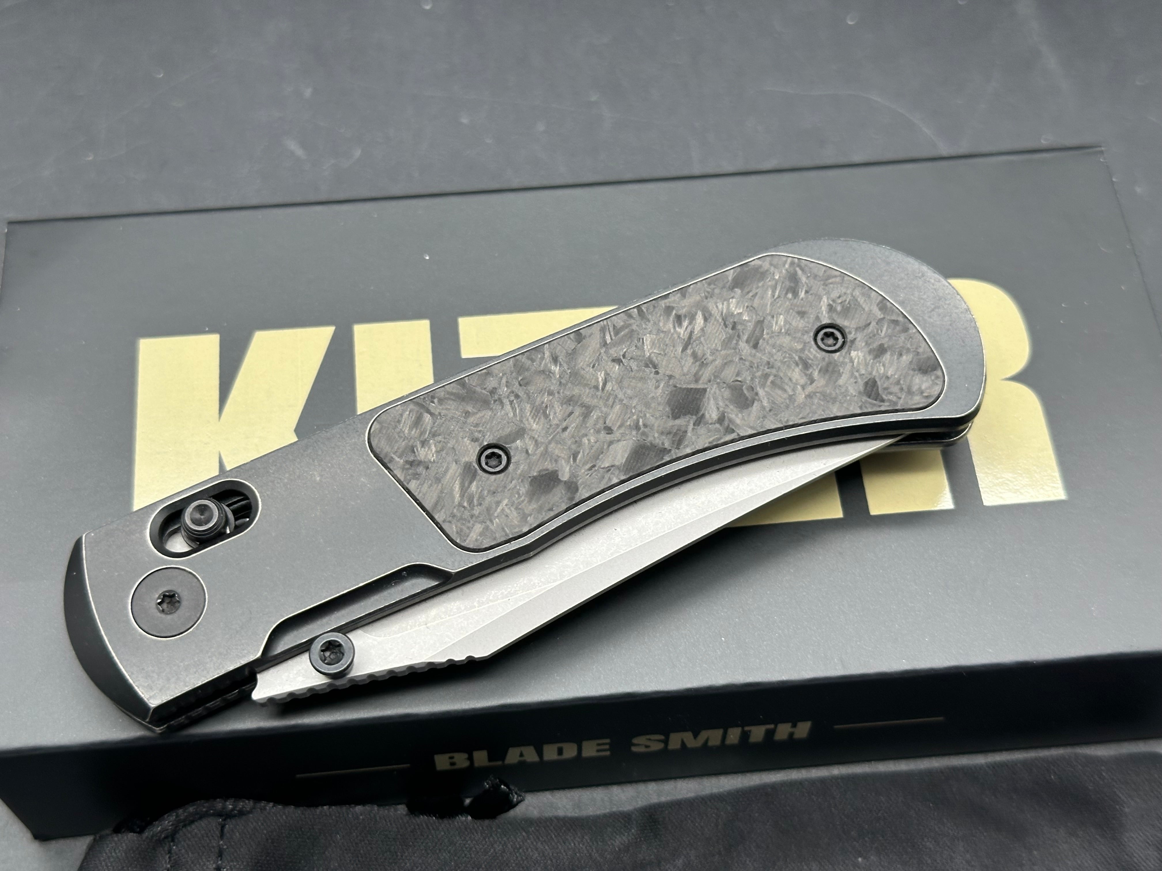 KIZER TYCHO FOLDING KNIFE TITANIUM/CARBON FIBER HANDLE M390 CLIP POINT PLAIN EDGE STONEWASH FINISH