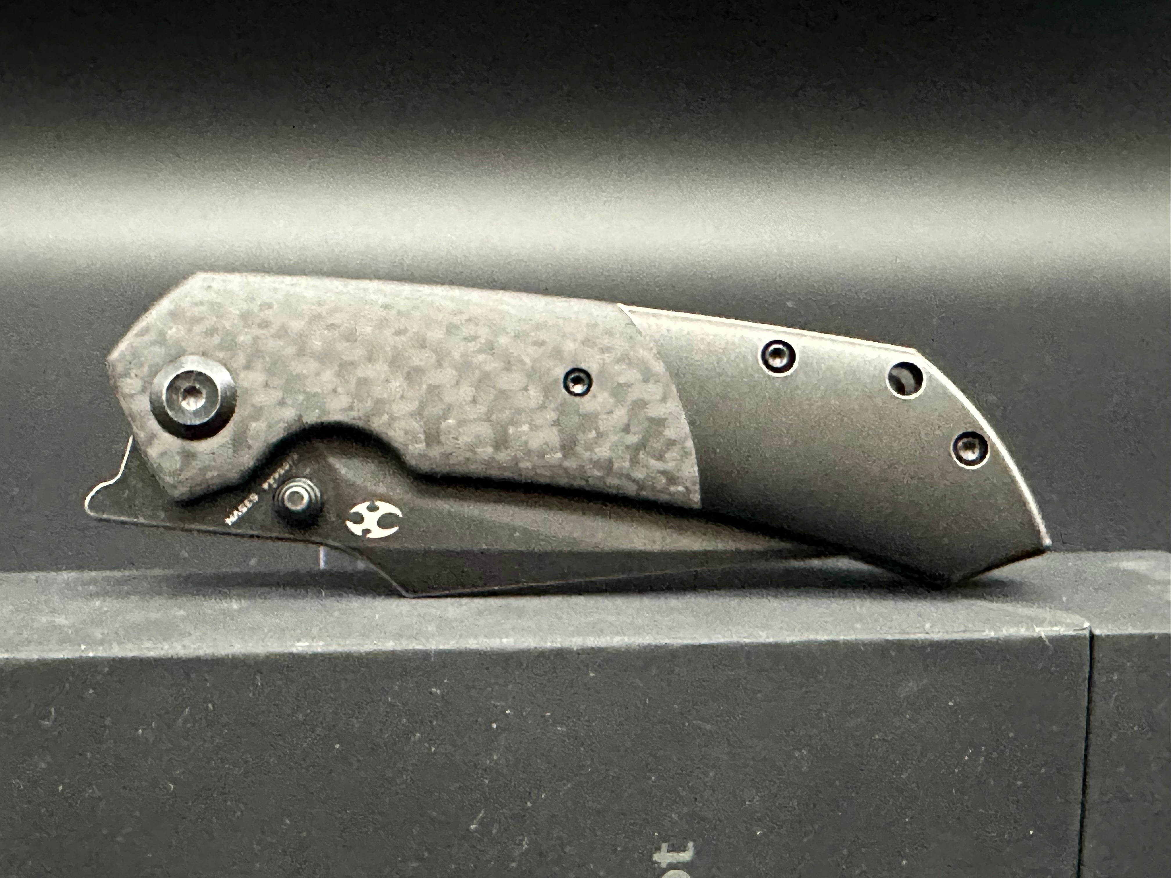 KANSEPT FENRIR FOLDING KNIFE TWILL CARBON FIBER/BLACK TITANIUM HANDLE S35VN PLAIN BLACK BLADE K1034A4