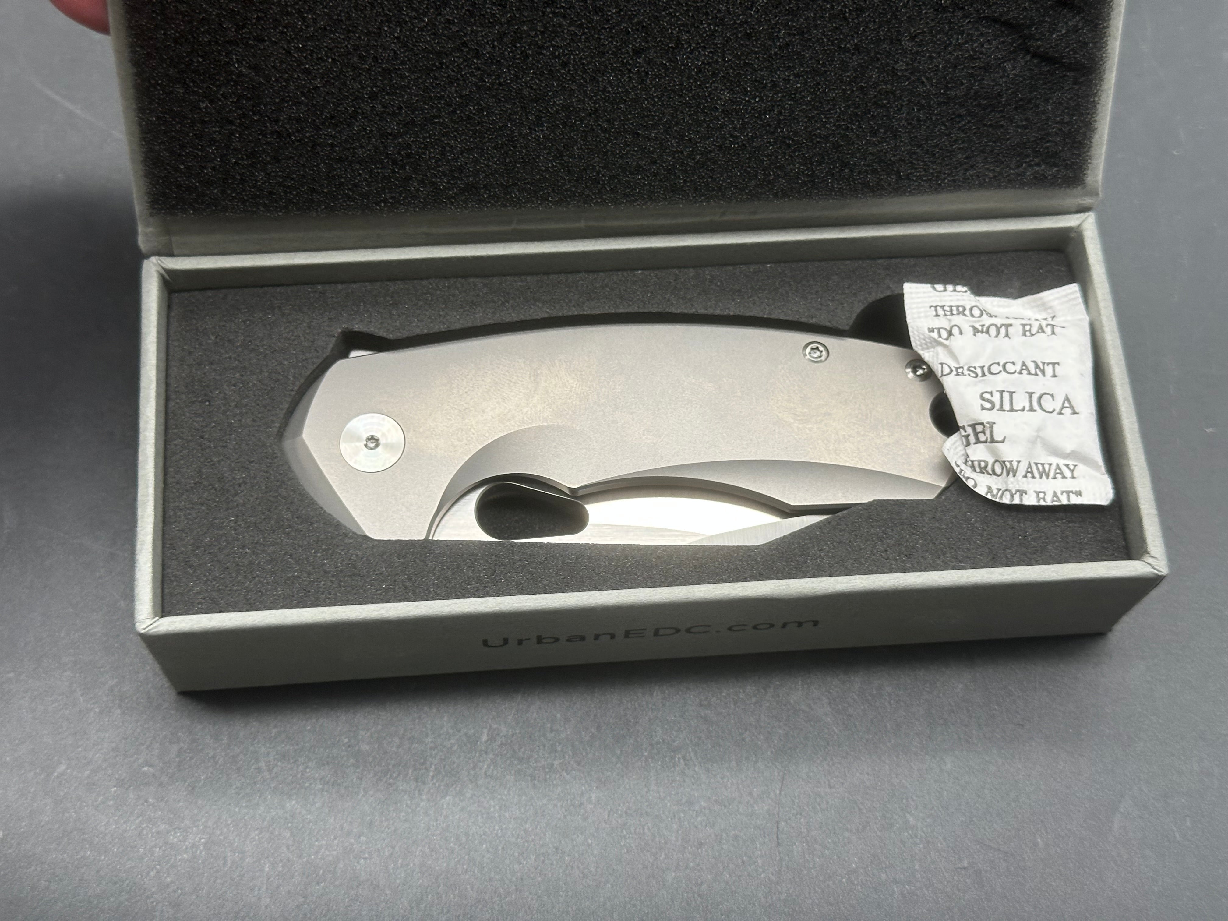 Urban EDC Becerro, Belt Satin S90V Blade, Bead-Blasted Ti Handles