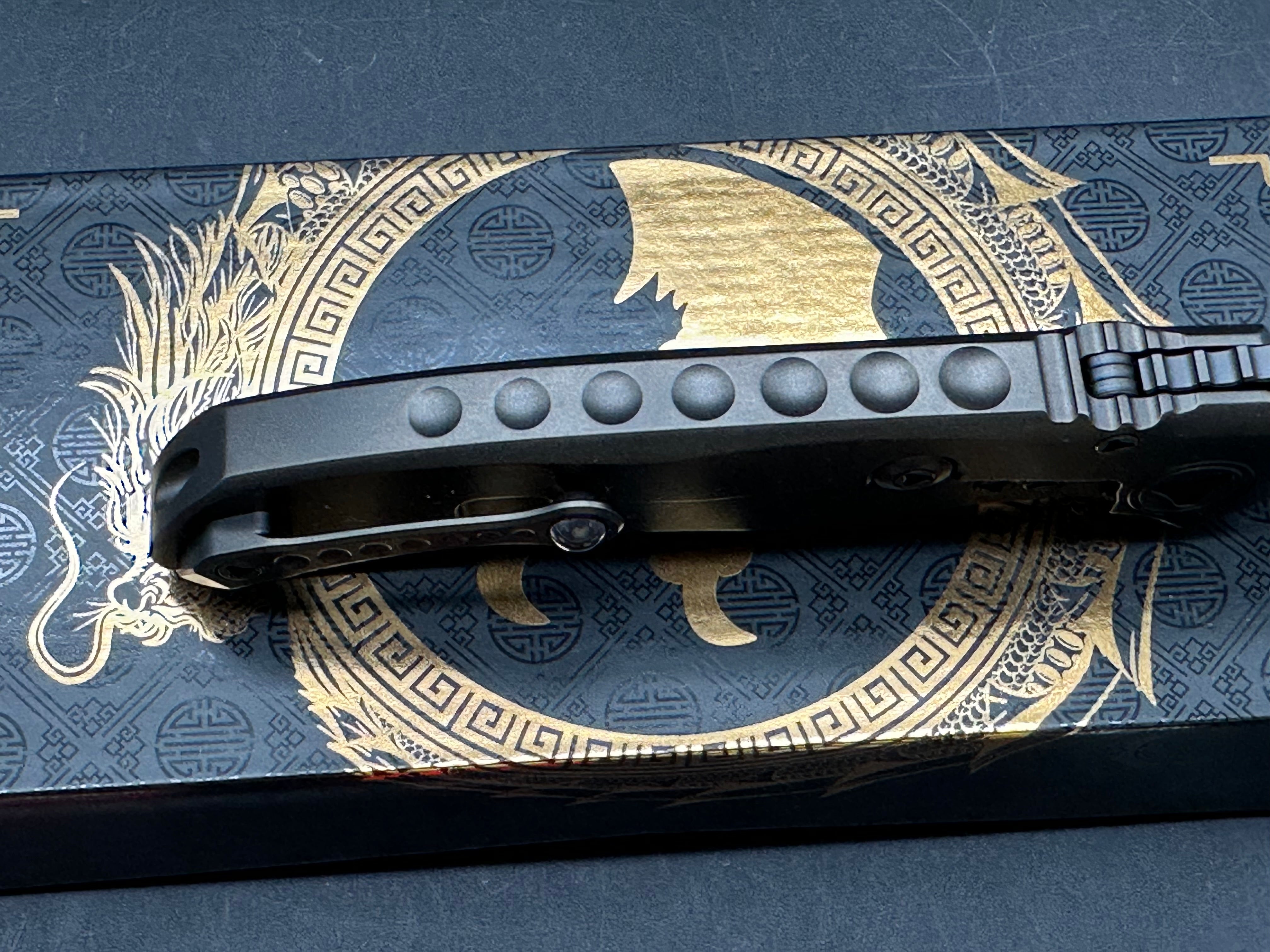 Microtech Anax S/E - DLC Titanium - Carbon Fiber Inlay - DLC Blade