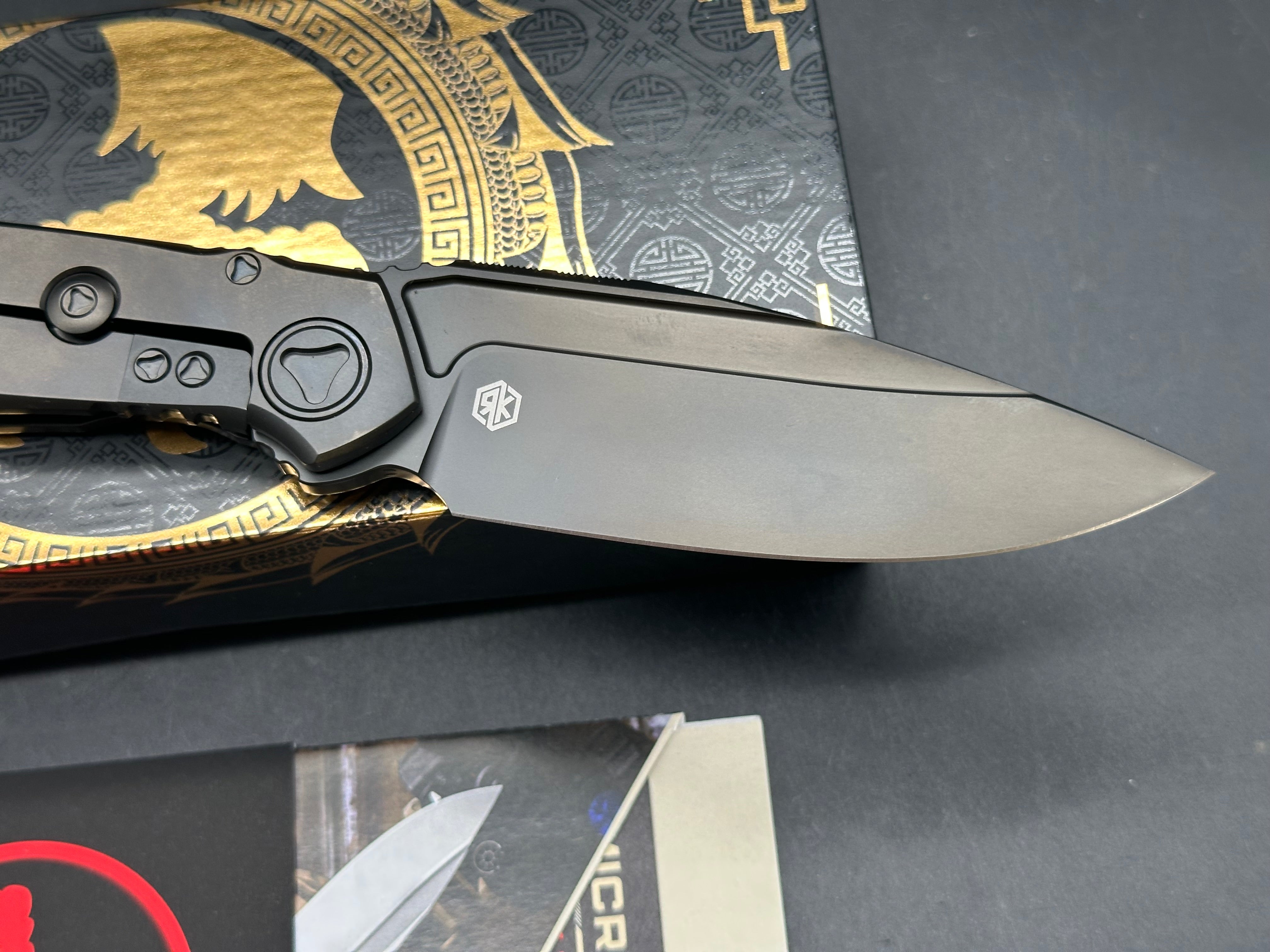 Microtech Anax S/E - DLC Titanium - Carbon Fiber Inlay - DLC Blade