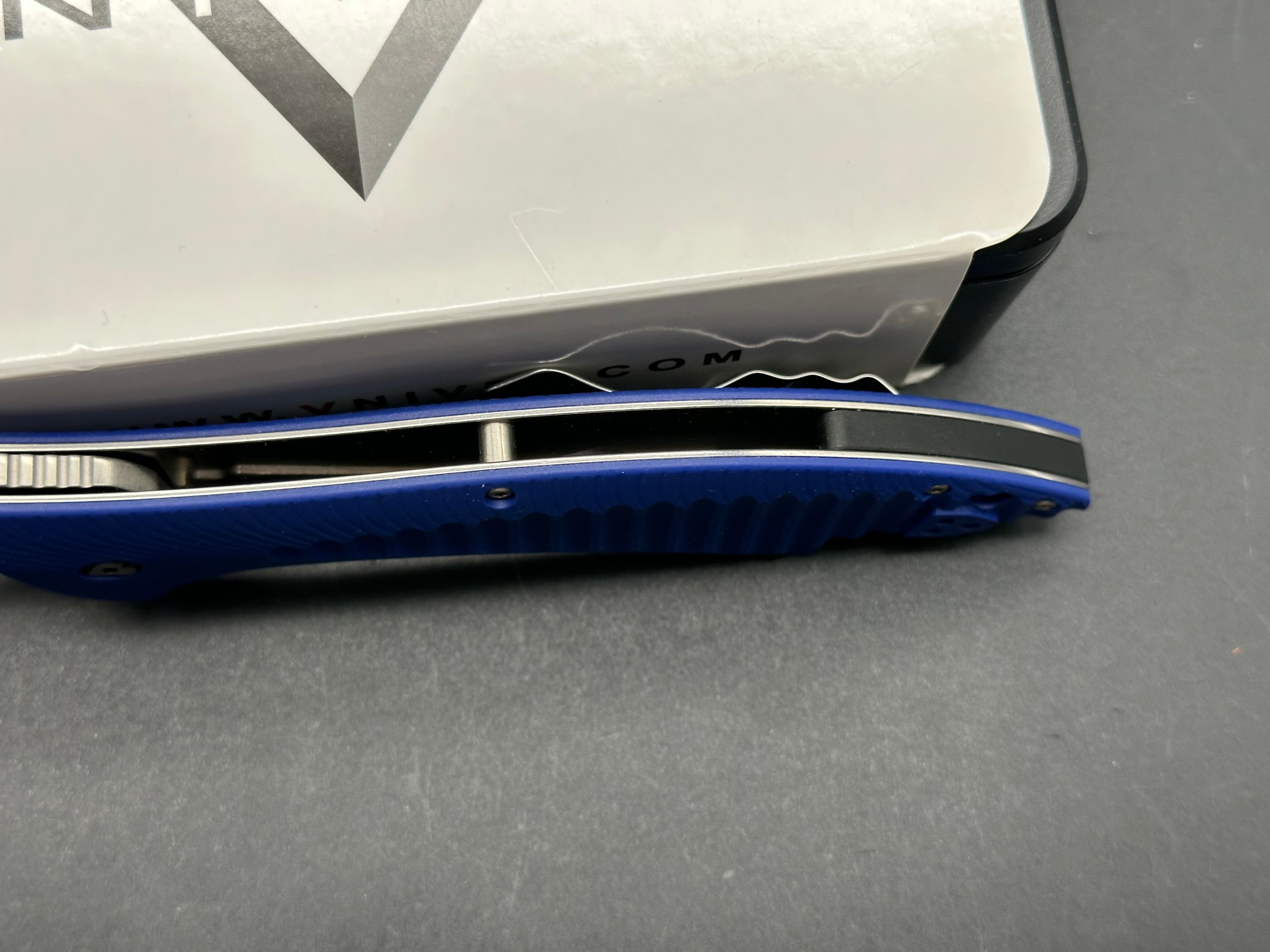 V Nives Jerry Hossom Deplorable AUS-8 Blade, Blue FRN Handles