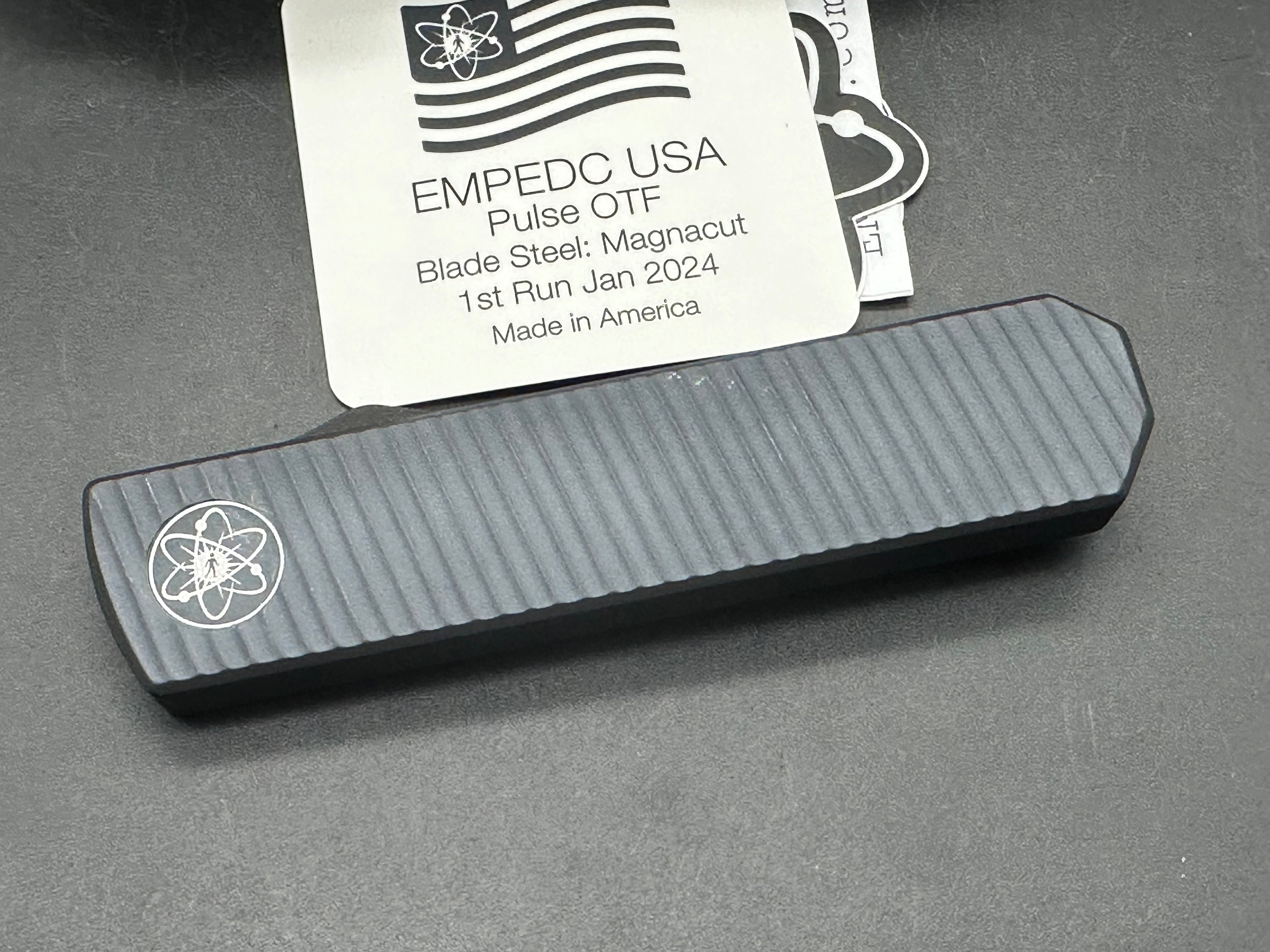 Emp EDC pulse OTF - bluish grey handle and stonewashed blade - reverse tanto magnacut blade