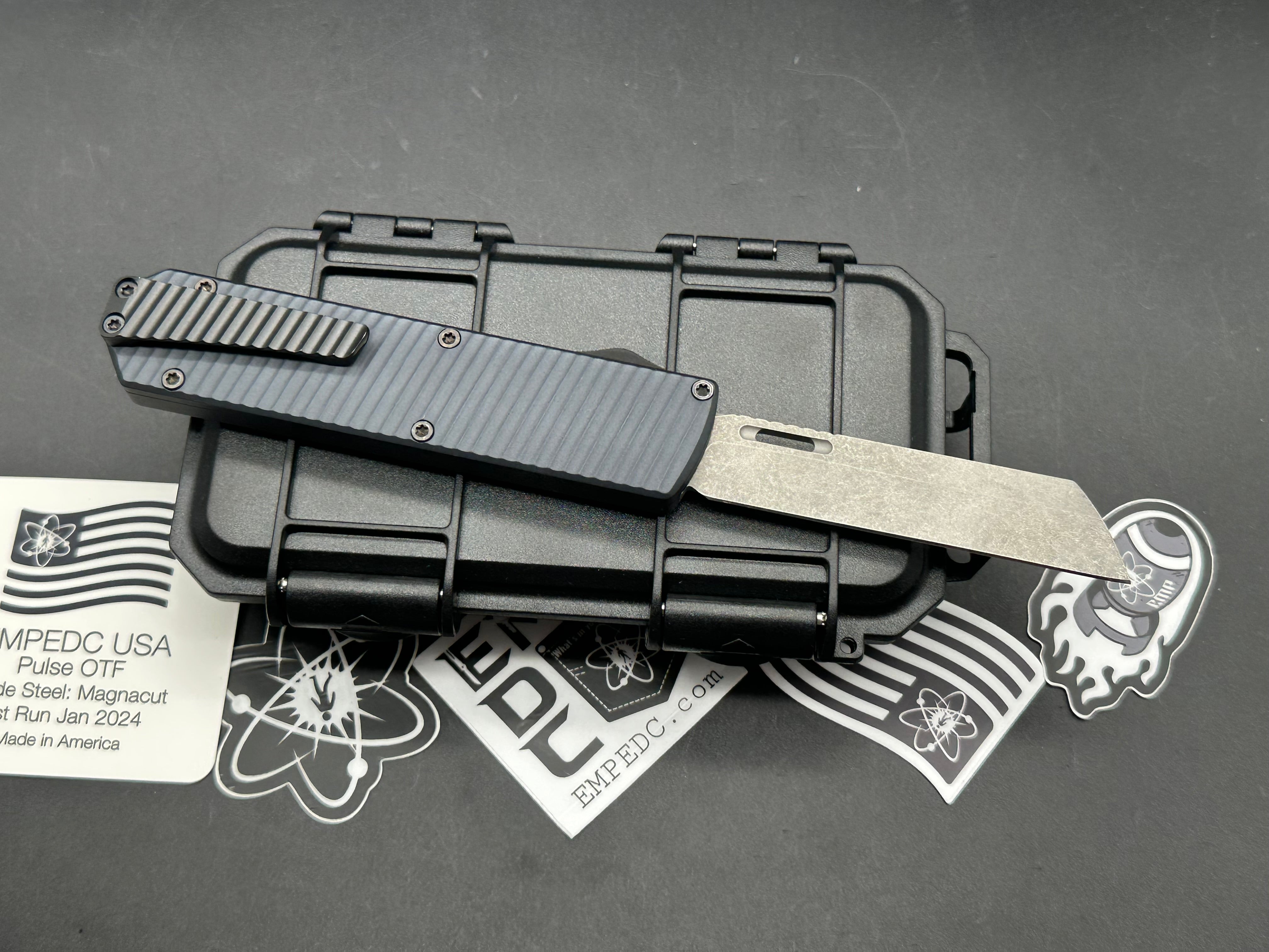 Emp EDC pulse OTF - bluish grey handle and stonewashed blade - reverse tanto magnacut blade