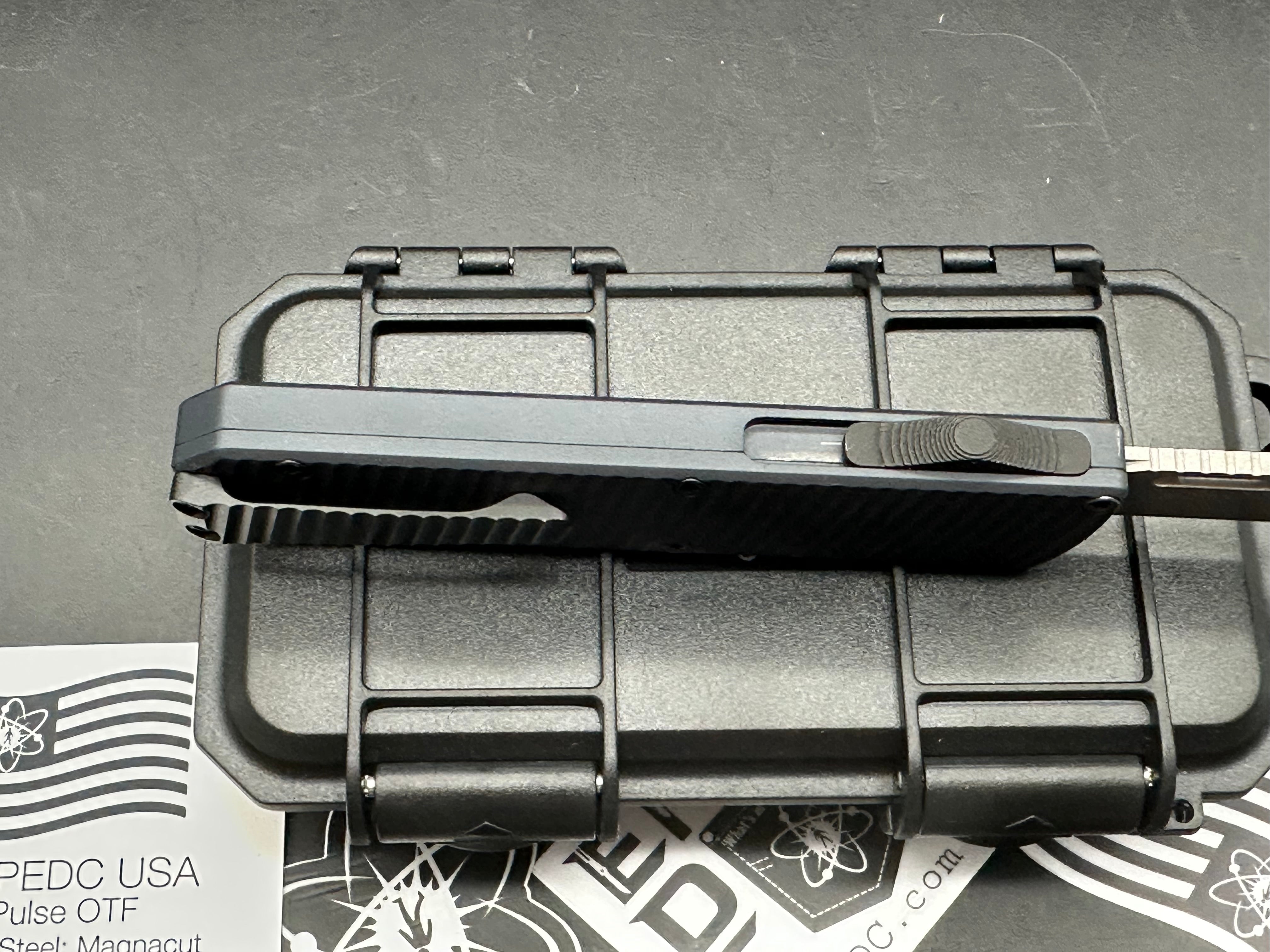 Emp EDC pulse OTF - bluish grey handle and stonewashed blade - reverse tanto magnacut blade