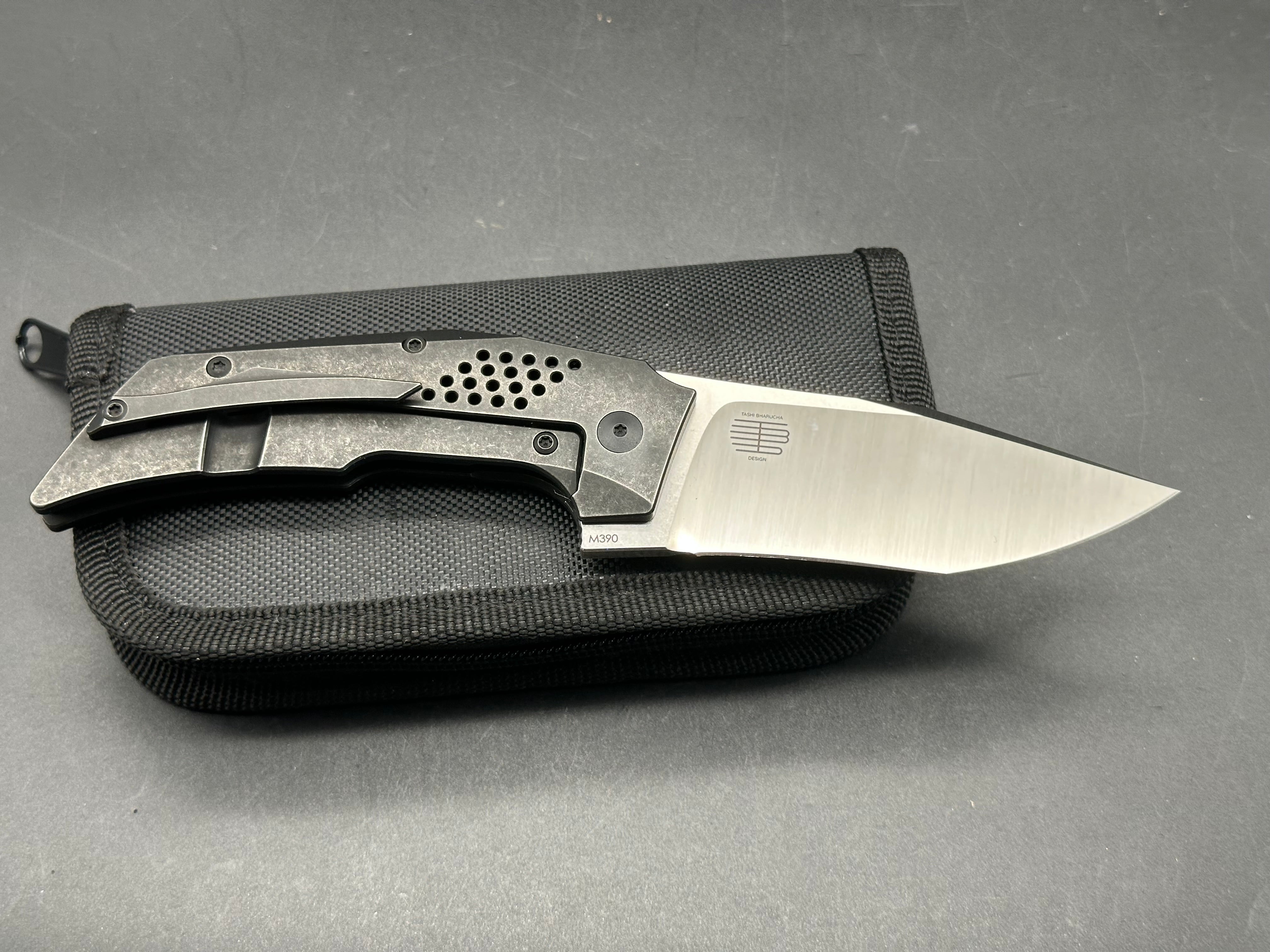 Reate Knives + Tashi Bharucha - T3500/Bronze Ti Frame + Texture Brass Inlays