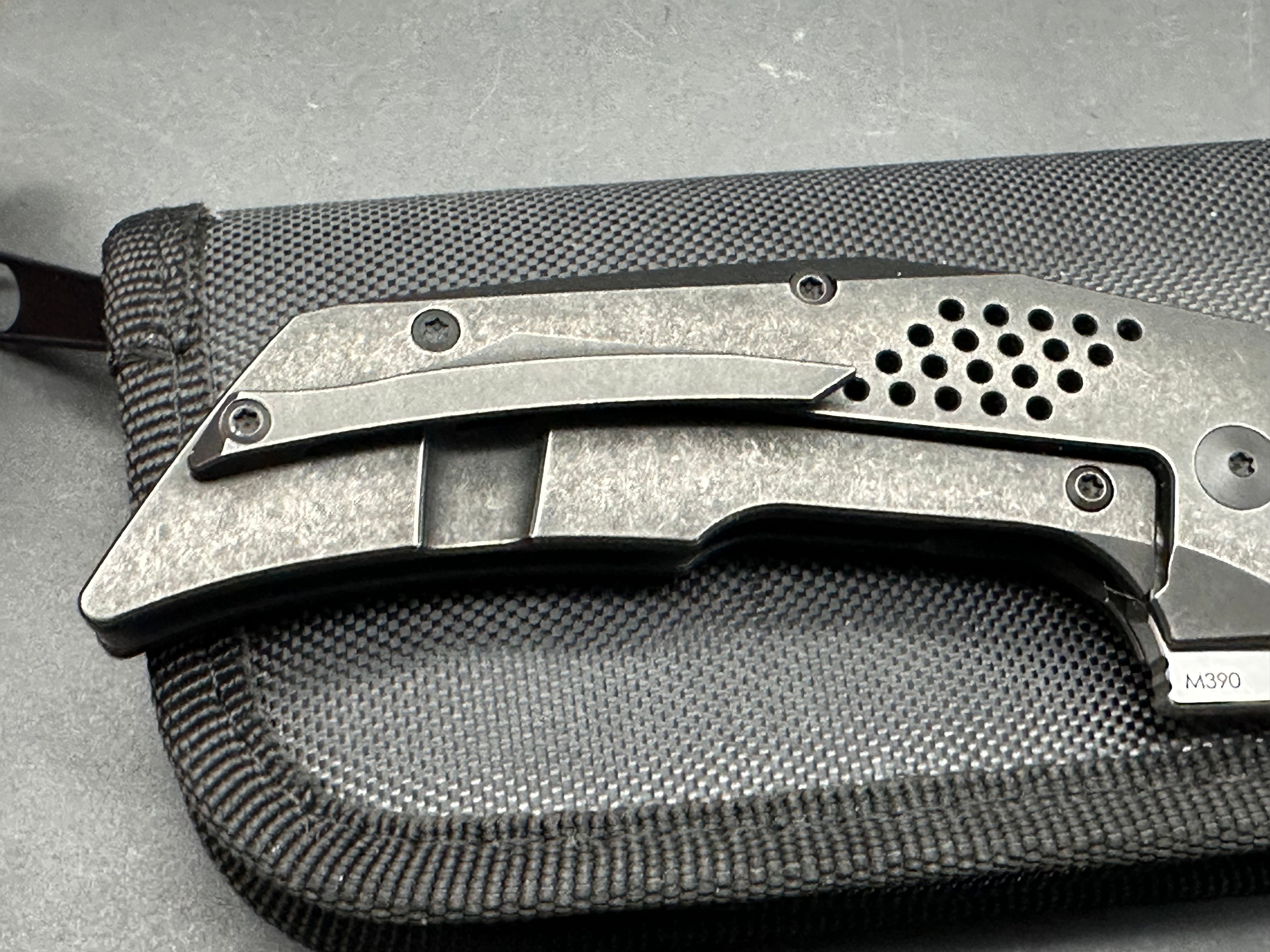 Reate Knives + Tashi Bharucha - T3500/Bronze Ti Frame + Texture Brass Inlays