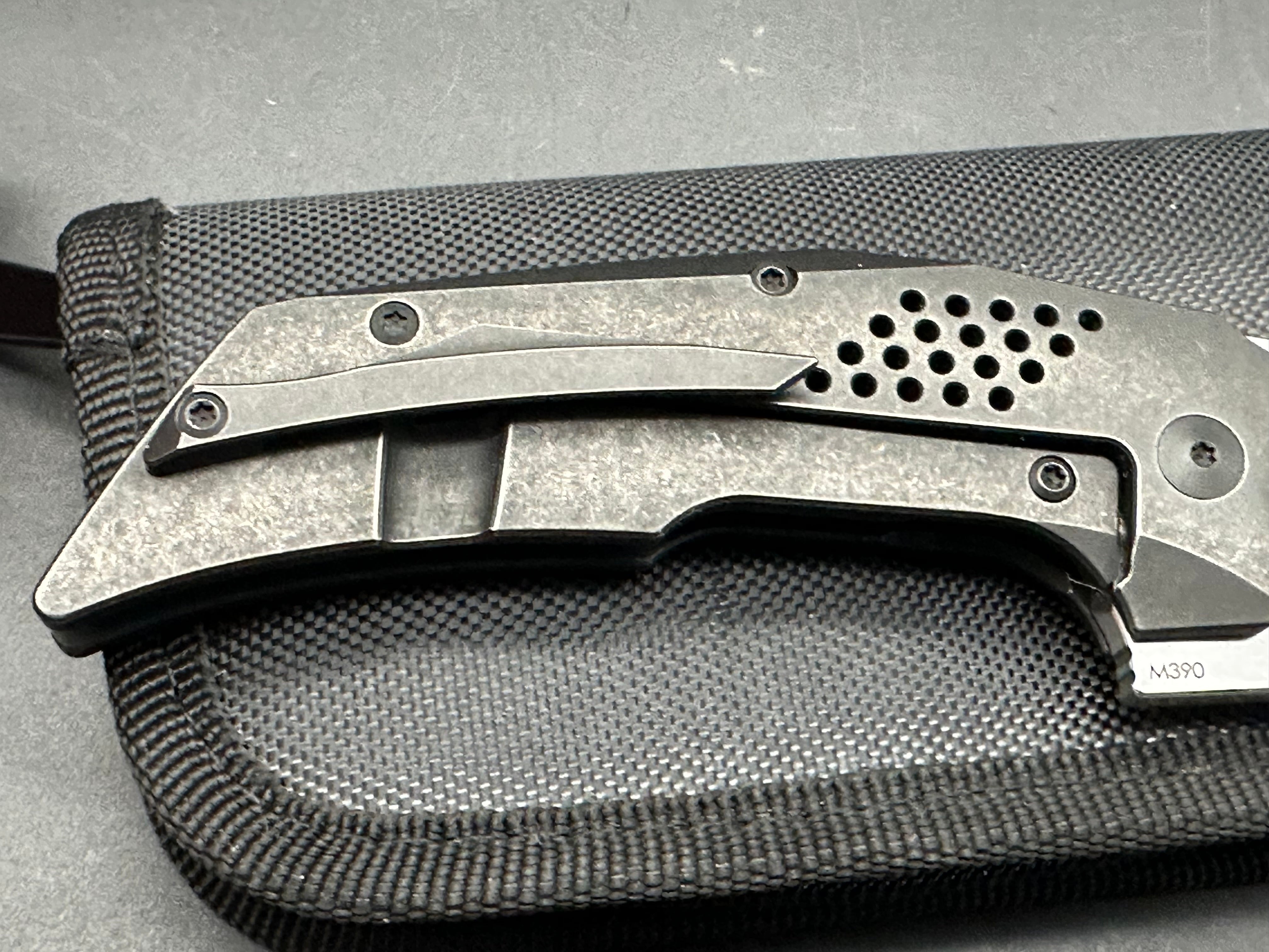 Reate Knives + Tashi Bharucha - T3500/Bronze Ti Frame + Texture Brass Inlays