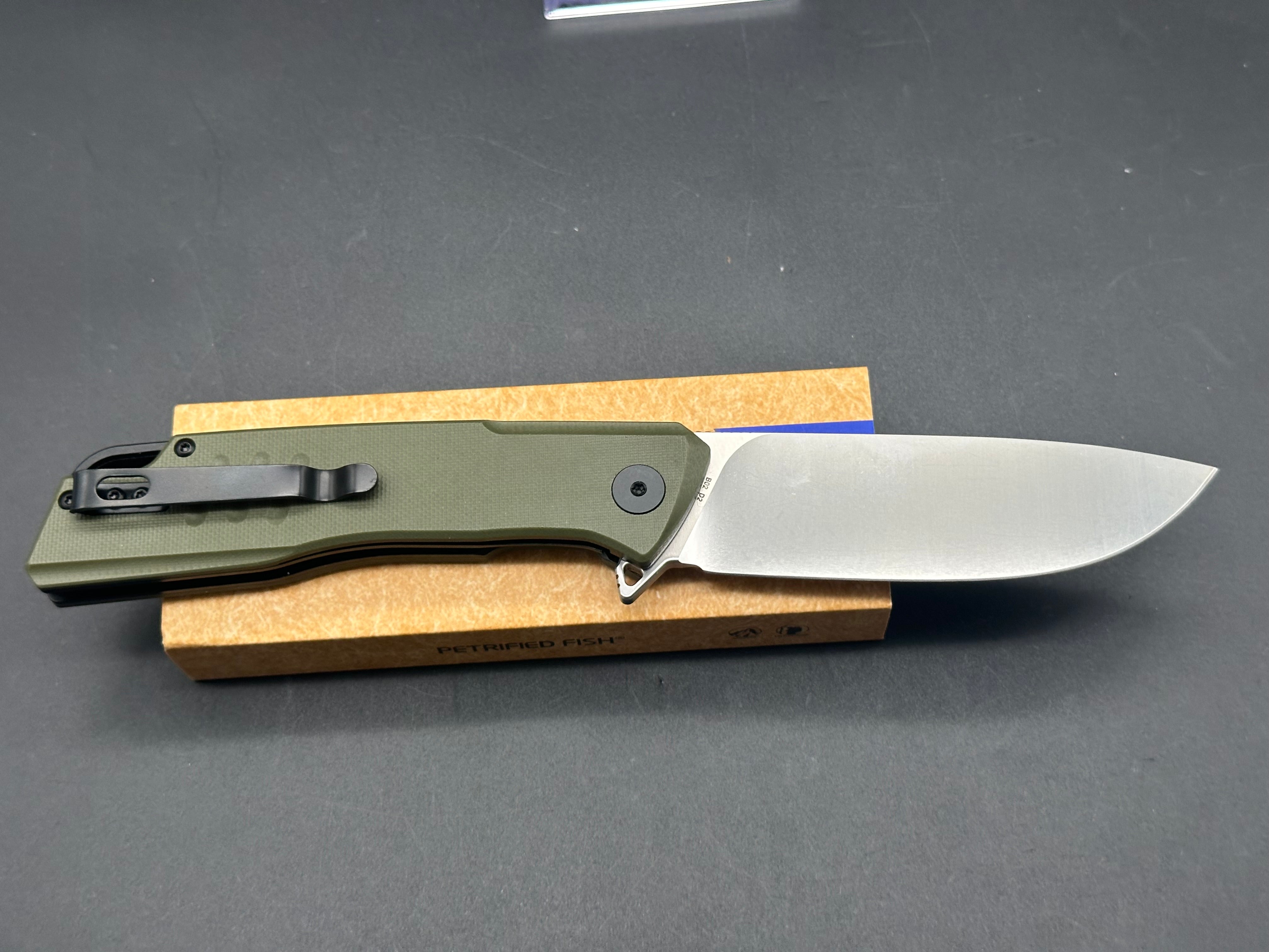 PETRIFIED FISH LOCO FLIPPER POCKET KNIFE GREEN G10 HANDLE D2 PLAIN EDGE SATIN FINISH B02-GRS