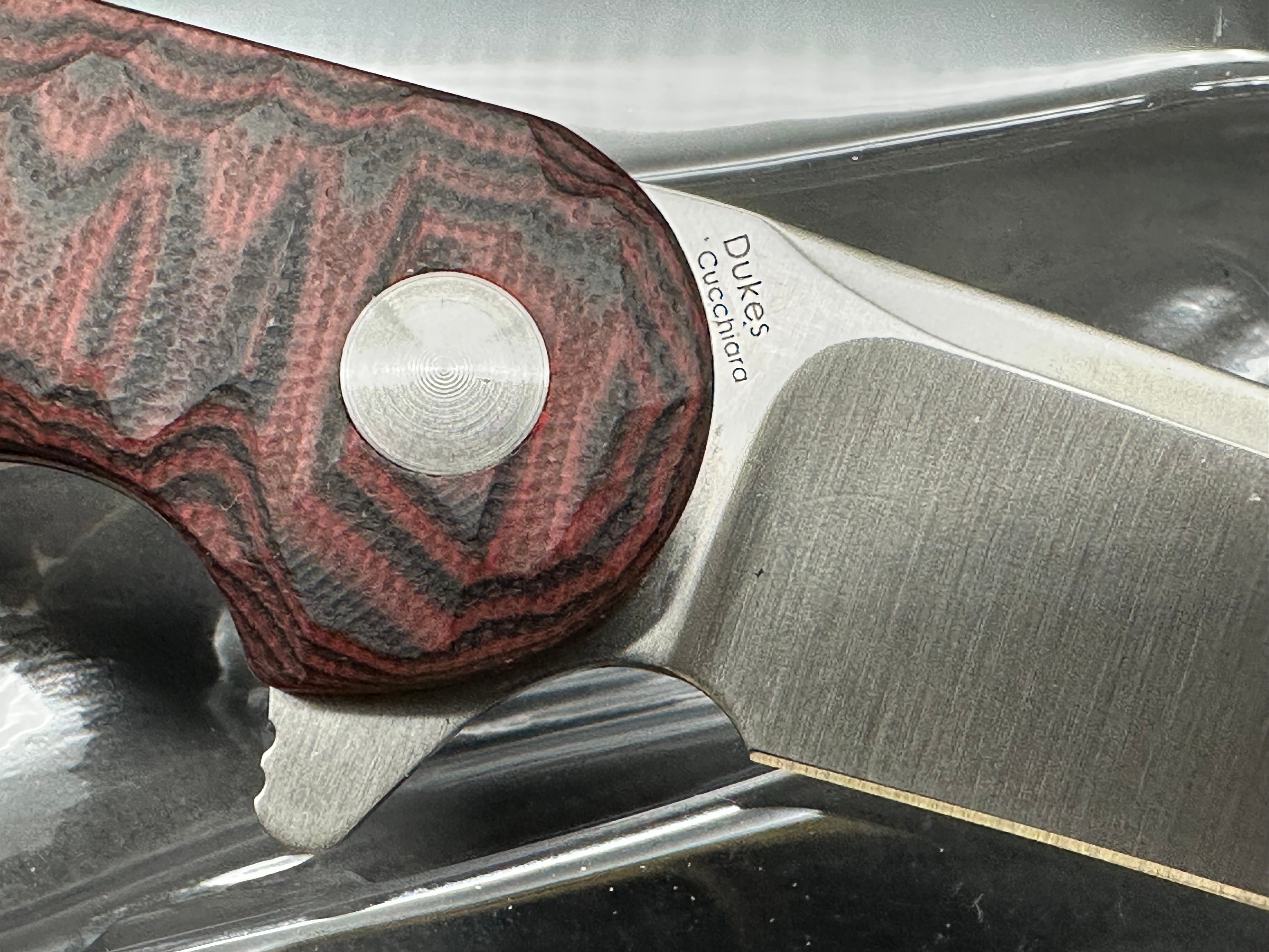 Kizer Dukes A2: Matt Cucchiara design. 3 inch drop point, hollow grind VG-10 blade. Red G-10 handle