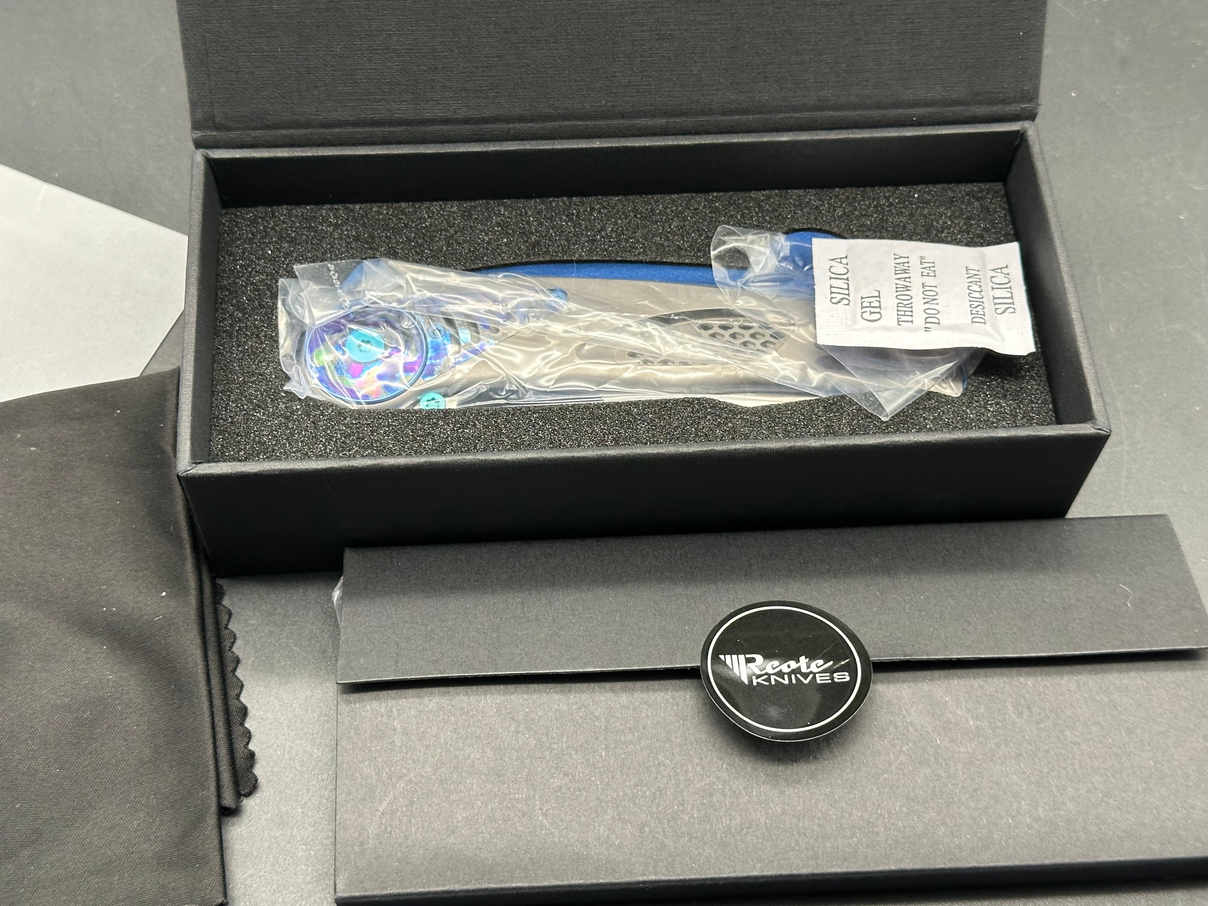 Reate Knives + Alvin Lee - GTR/Grey Milled Integral Ti Handle w/ Zircoti Inlays & Blue Ano Accents