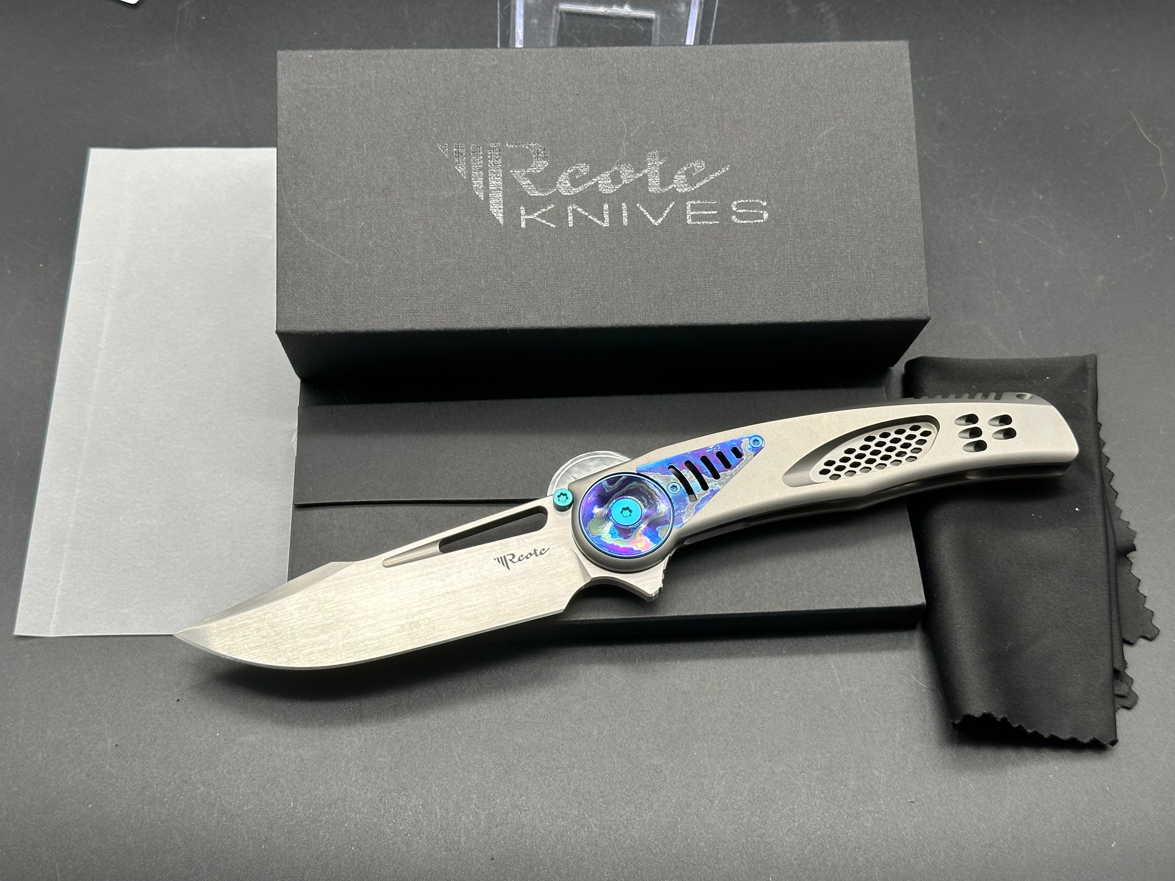 Reate Knives + Alvin Lee - GTR/Grey Milled Integral Ti Handle w/ Zircoti Inlays & Blue Ano Accents