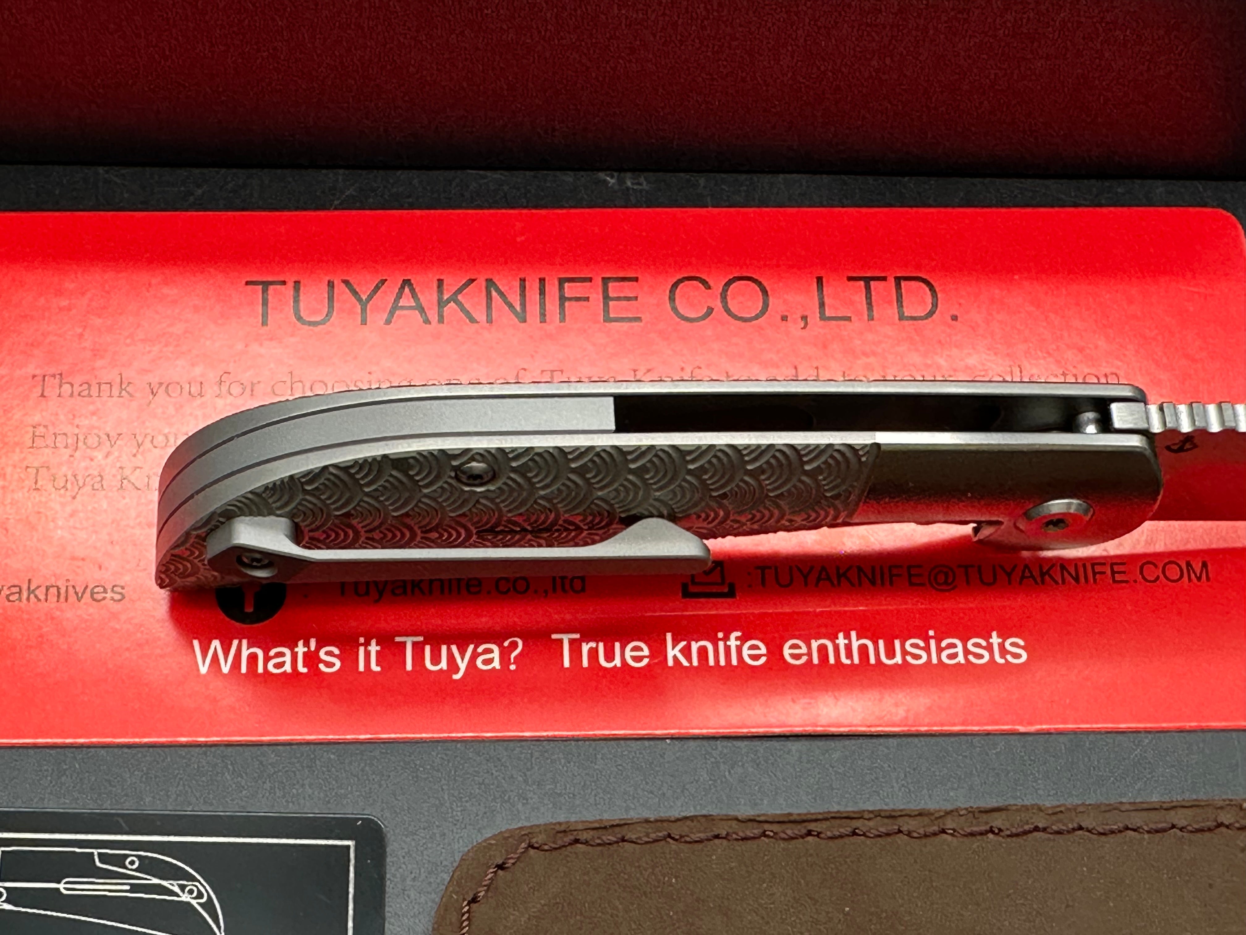 Tuyaknife Rackham Jack: Andy Thiel limited edition design. 3.25 inch drop point Bohler M390 blade. Jigged titanium scales
