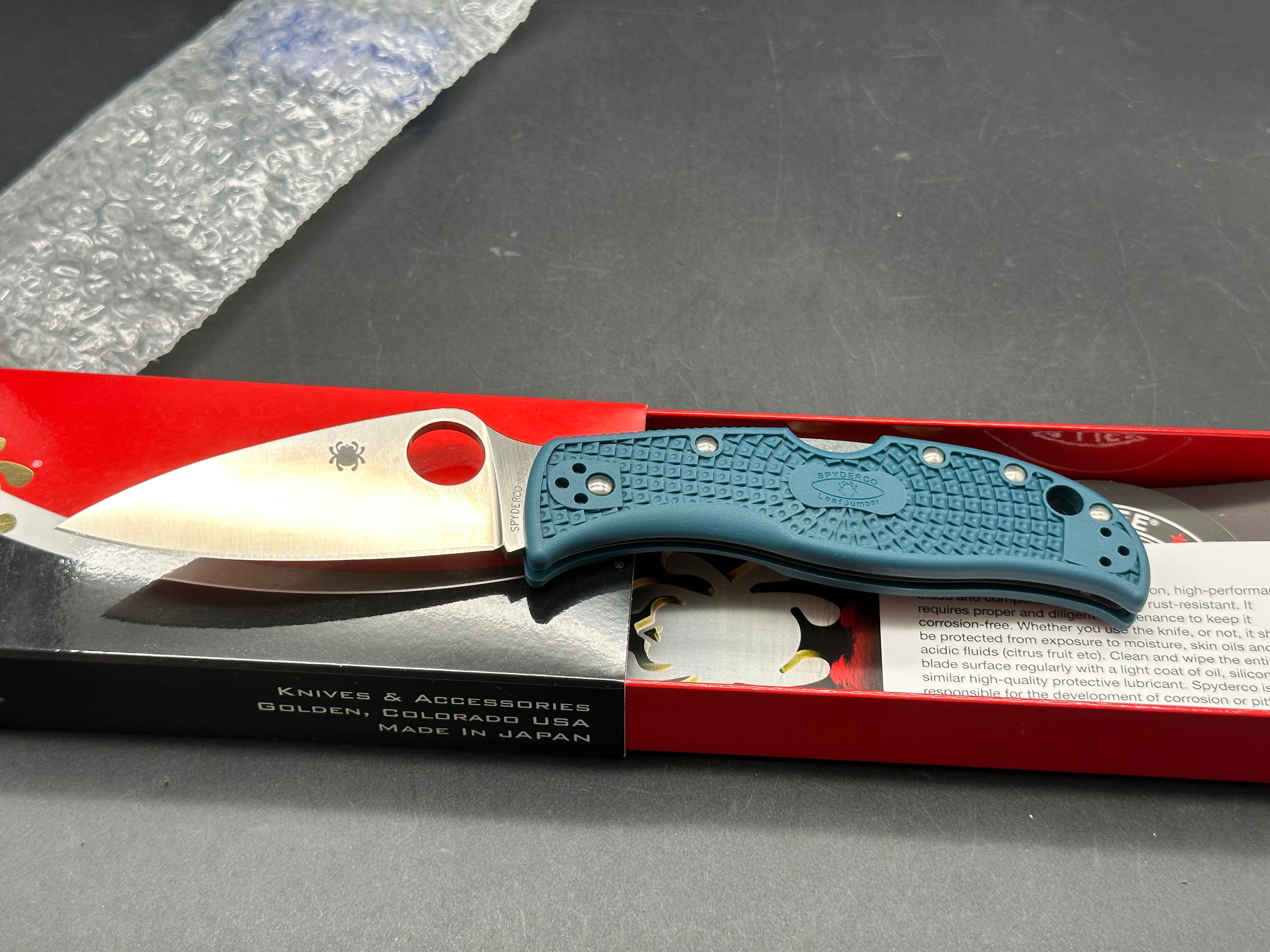 Spyderco LeafJumper Lightweight, 3.09" K390 Satin Blade with Blue FRN Handle