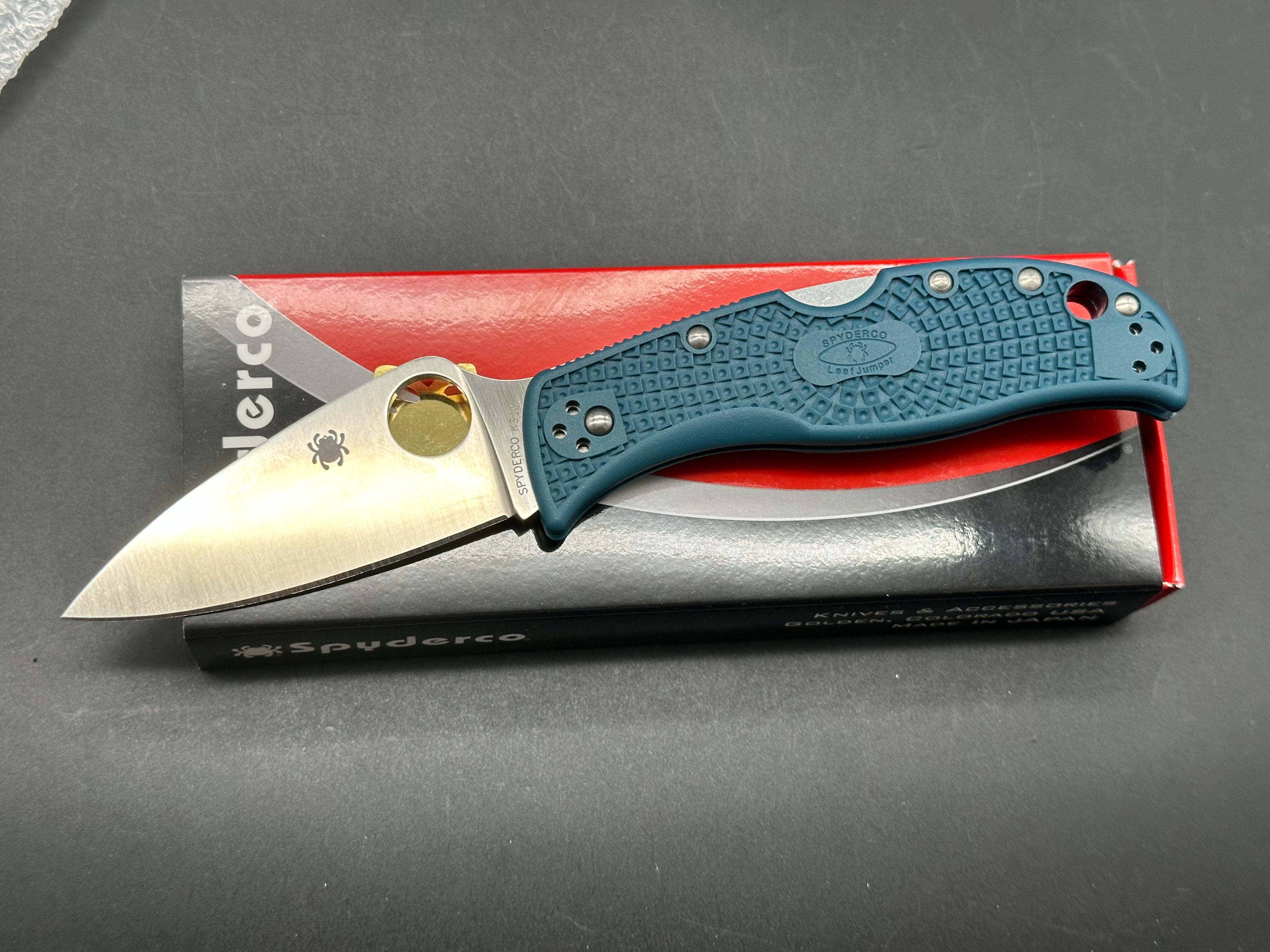 Spyderco LeafJumper Lightweight, 3.09" K390 Satin Blade with Blue FRN Handle