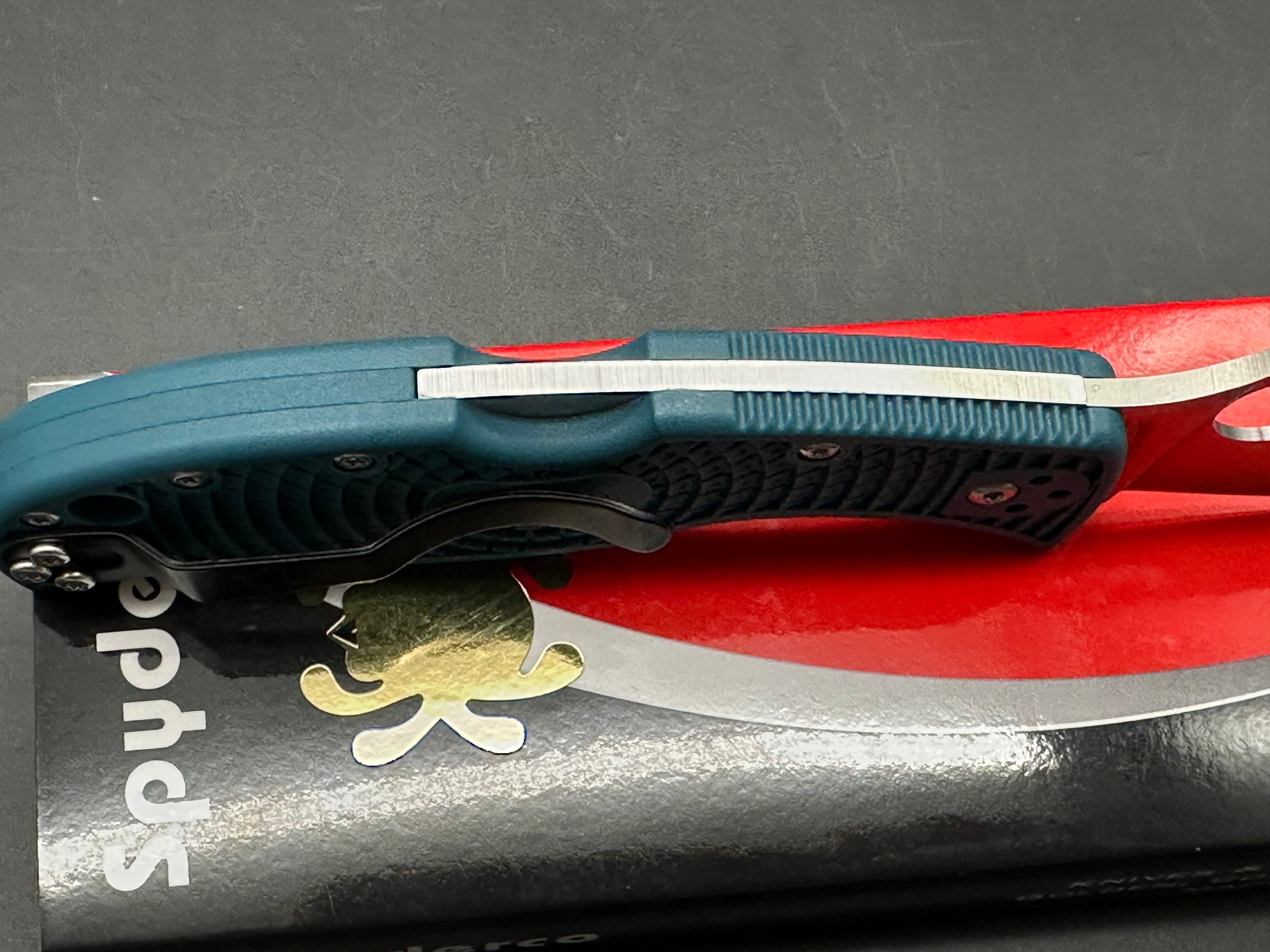 Spyderco LeafJumper Lightweight, 3.09" K390 Satin Blade with Blue FRN Handle