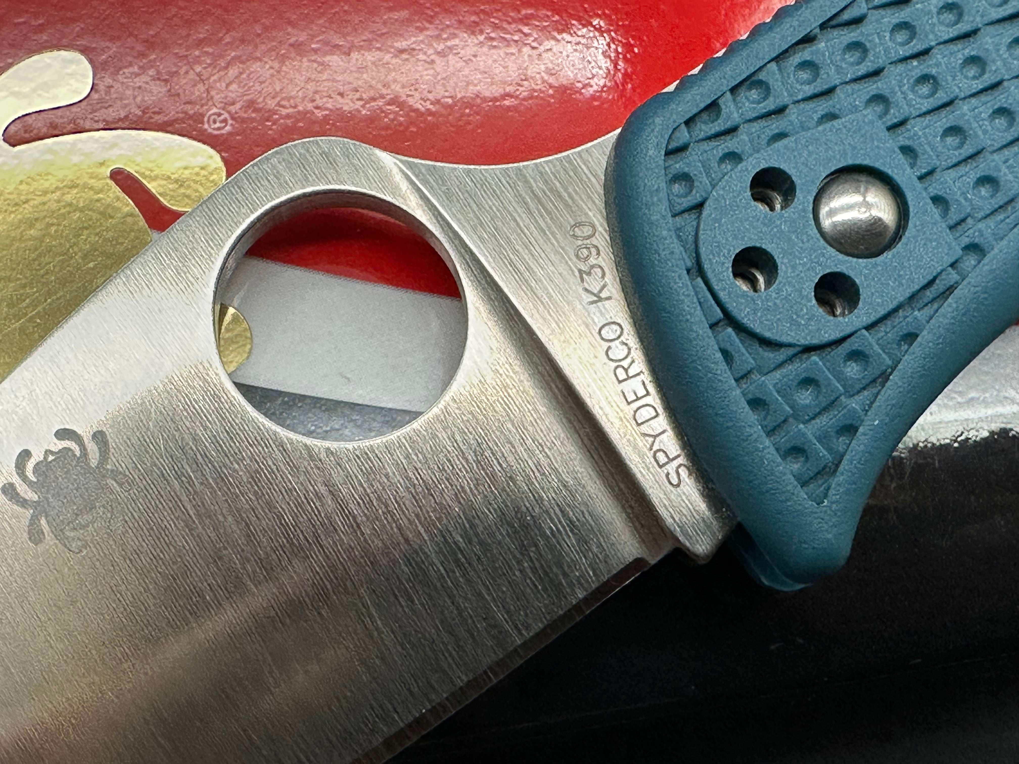 Spyderco LeafJumper Lightweight, 3.09" K390 Satin Blade with Blue FRN Handle