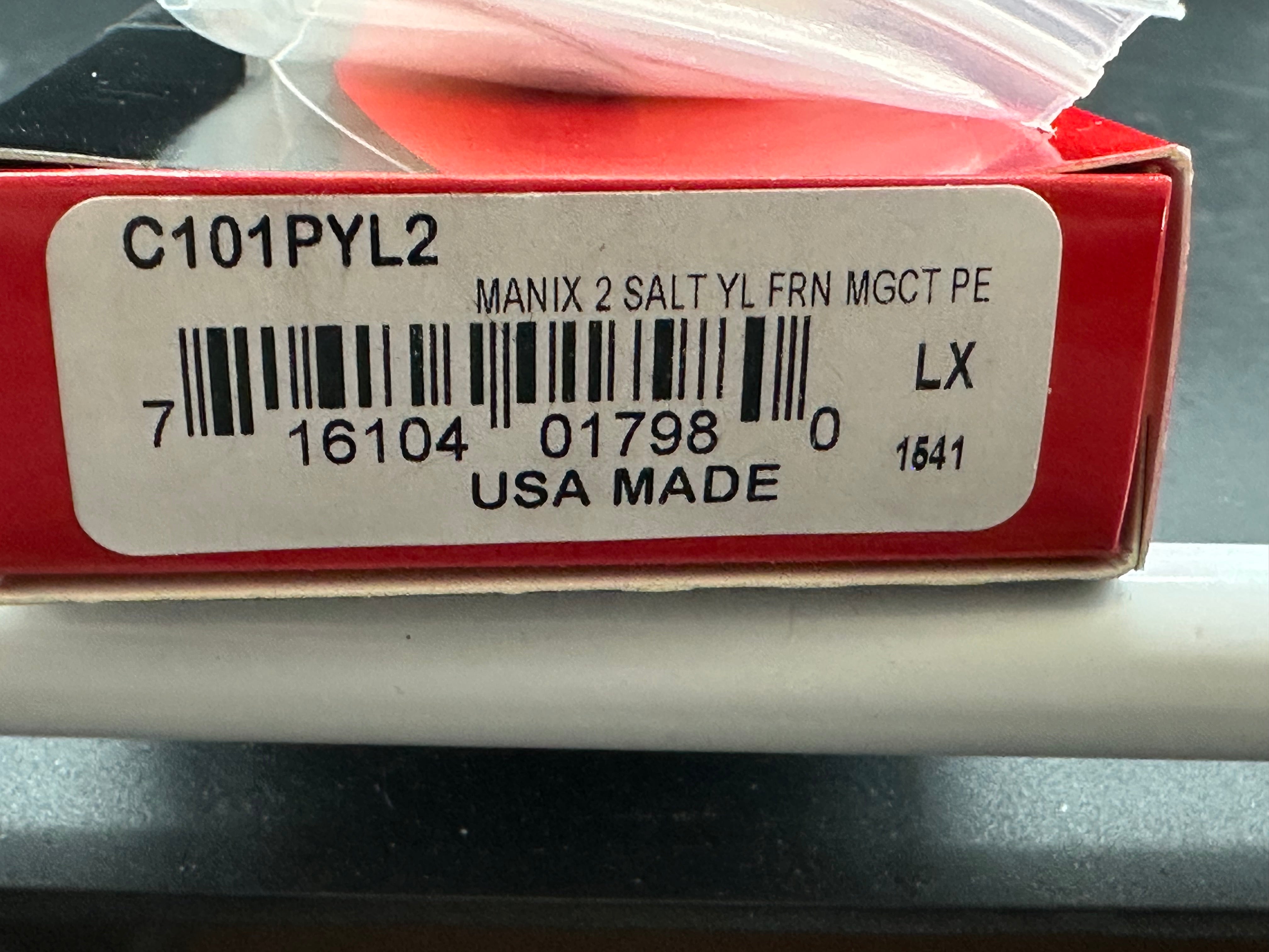 Spyderco Manix 2 Salt Lightweight, 3.37" CPM MagnaCut Satin Blade with AWT Green Aluminum Scales