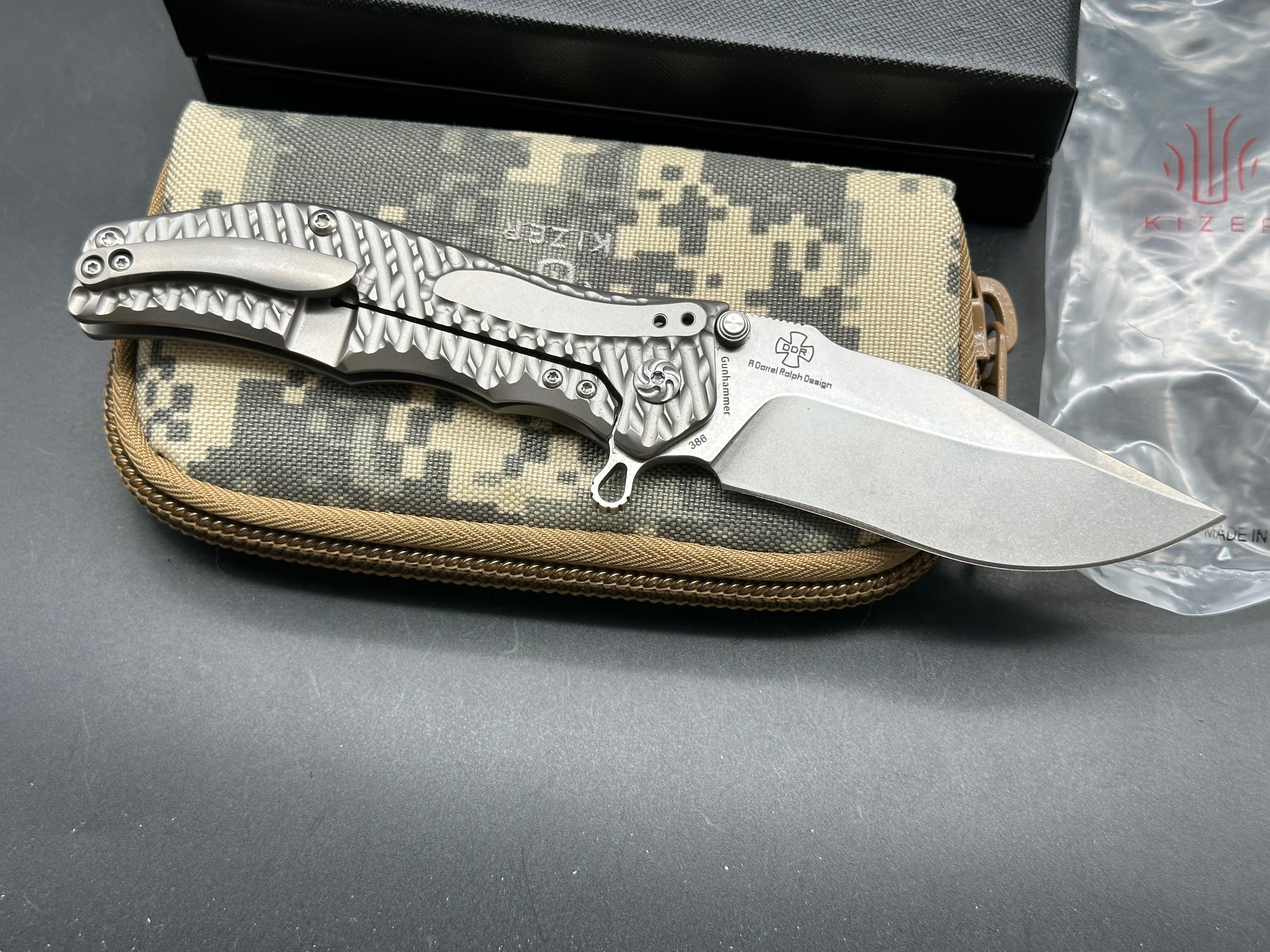 Kizer Gunhammer: Designed by Darrel Ralph after his custom Gunhammer. 3.5 inch CPM-S35VN bowie blade