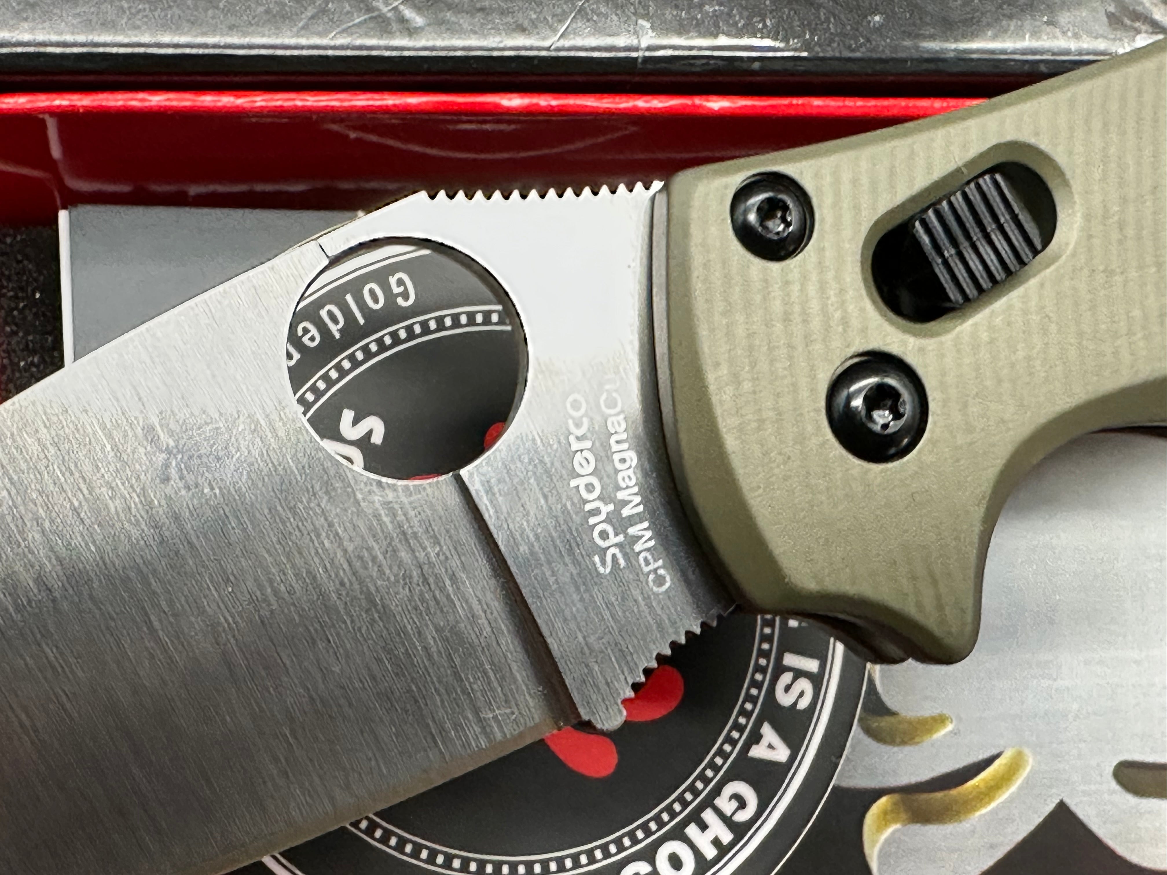 Spyderco Manix 2 Salt Lightweight, 3.37" CPM MagnaCut Satin Blade with AWT Green Aluminum Scales