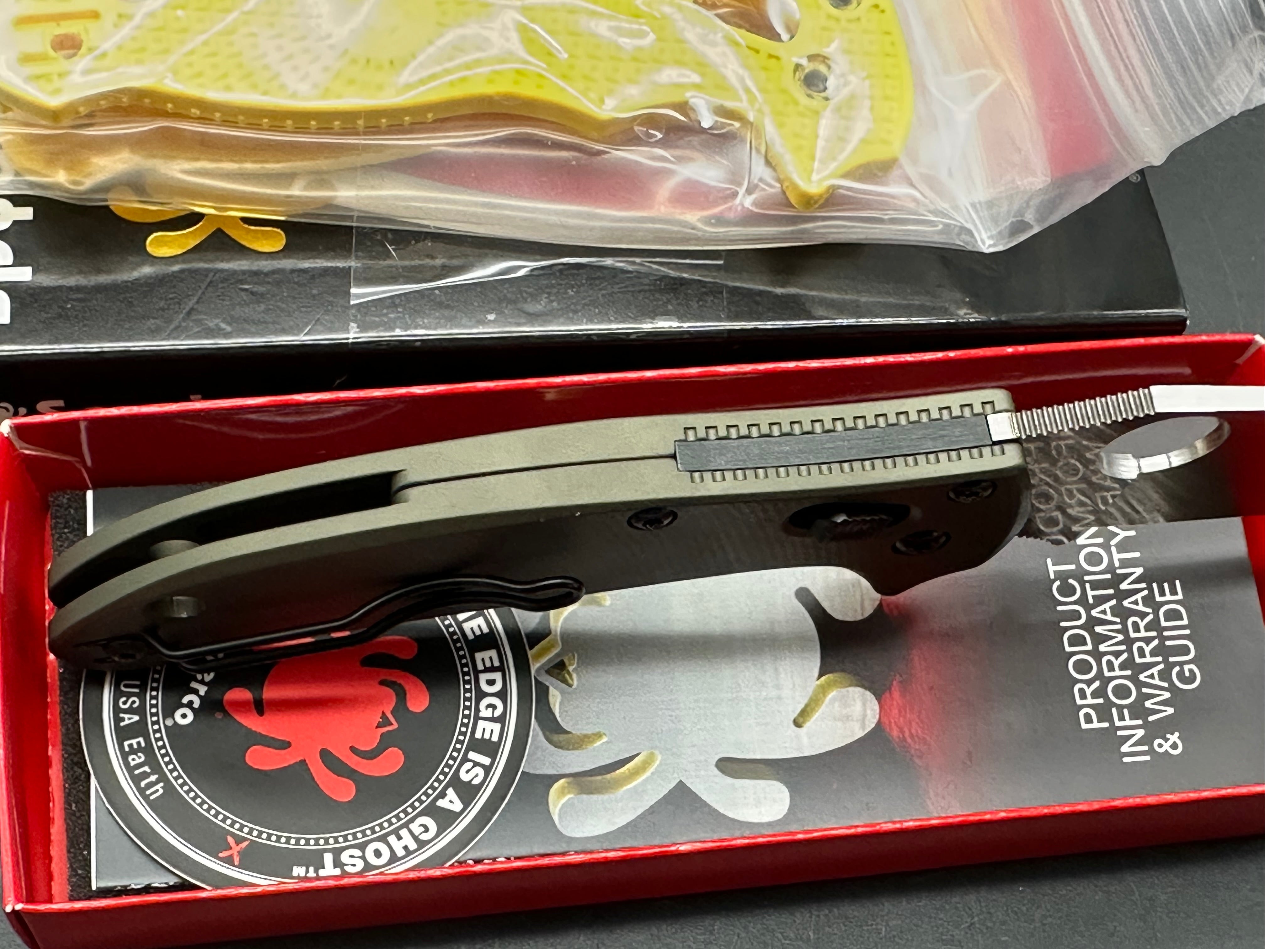 Spyderco Manix 2 Salt Lightweight, 3.37" CPM MagnaCut Satin Blade with AWT Green Aluminum Scales