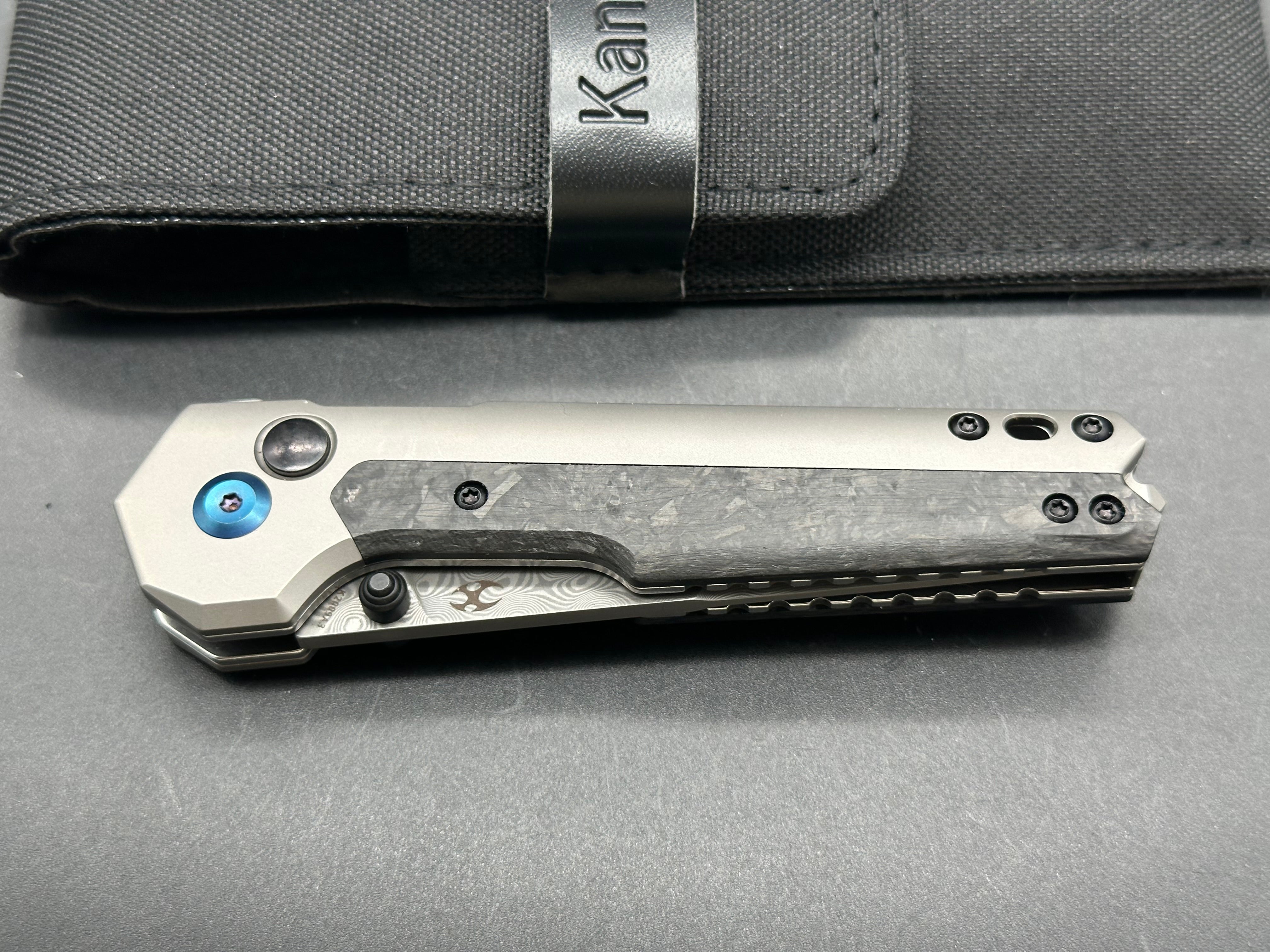 Kansept EDC Tac: Mikkel Willumsen design. 3.1 inch flat grind Damascus blade. Carbon fiber and titanium front and back scales