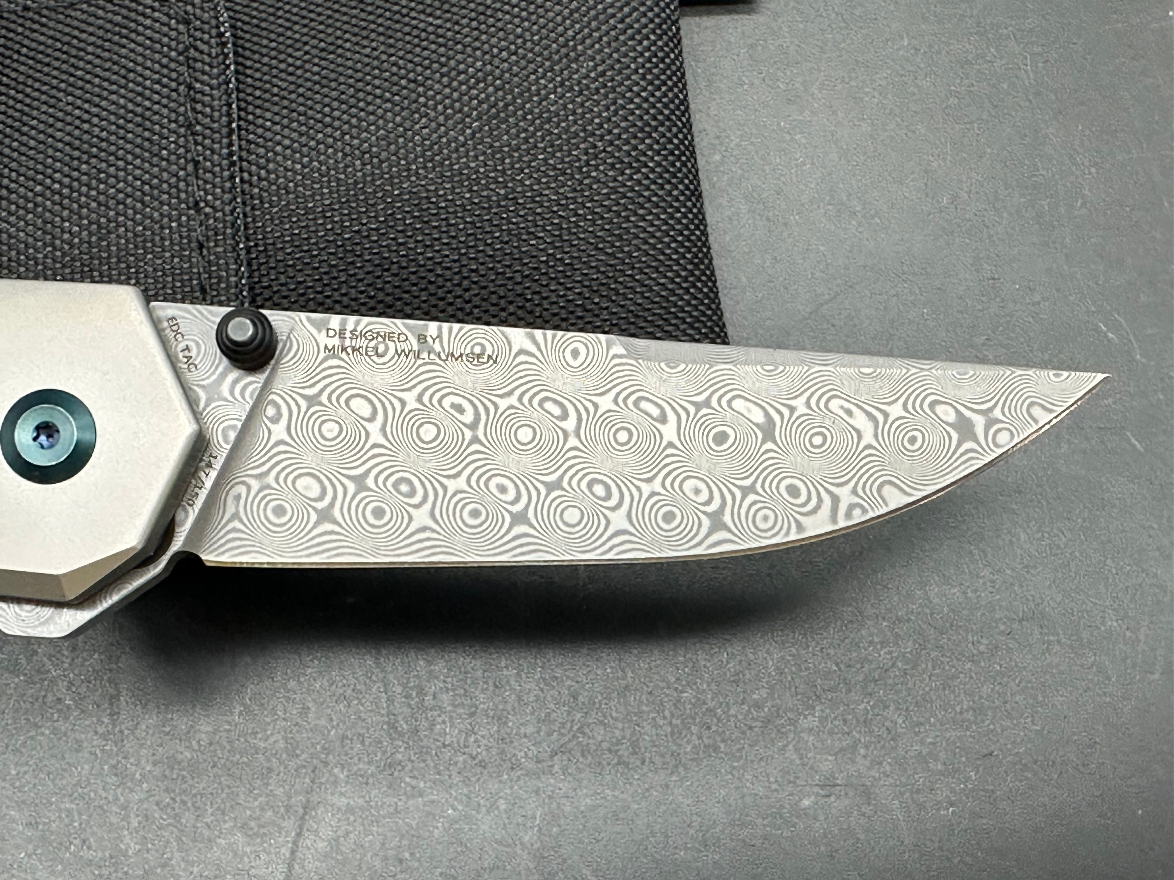 Kansept EDC Tac: Mikkel Willumsen design. 3.1 inch flat grind Damascus blade. Carbon fiber and titanium front and back scales
