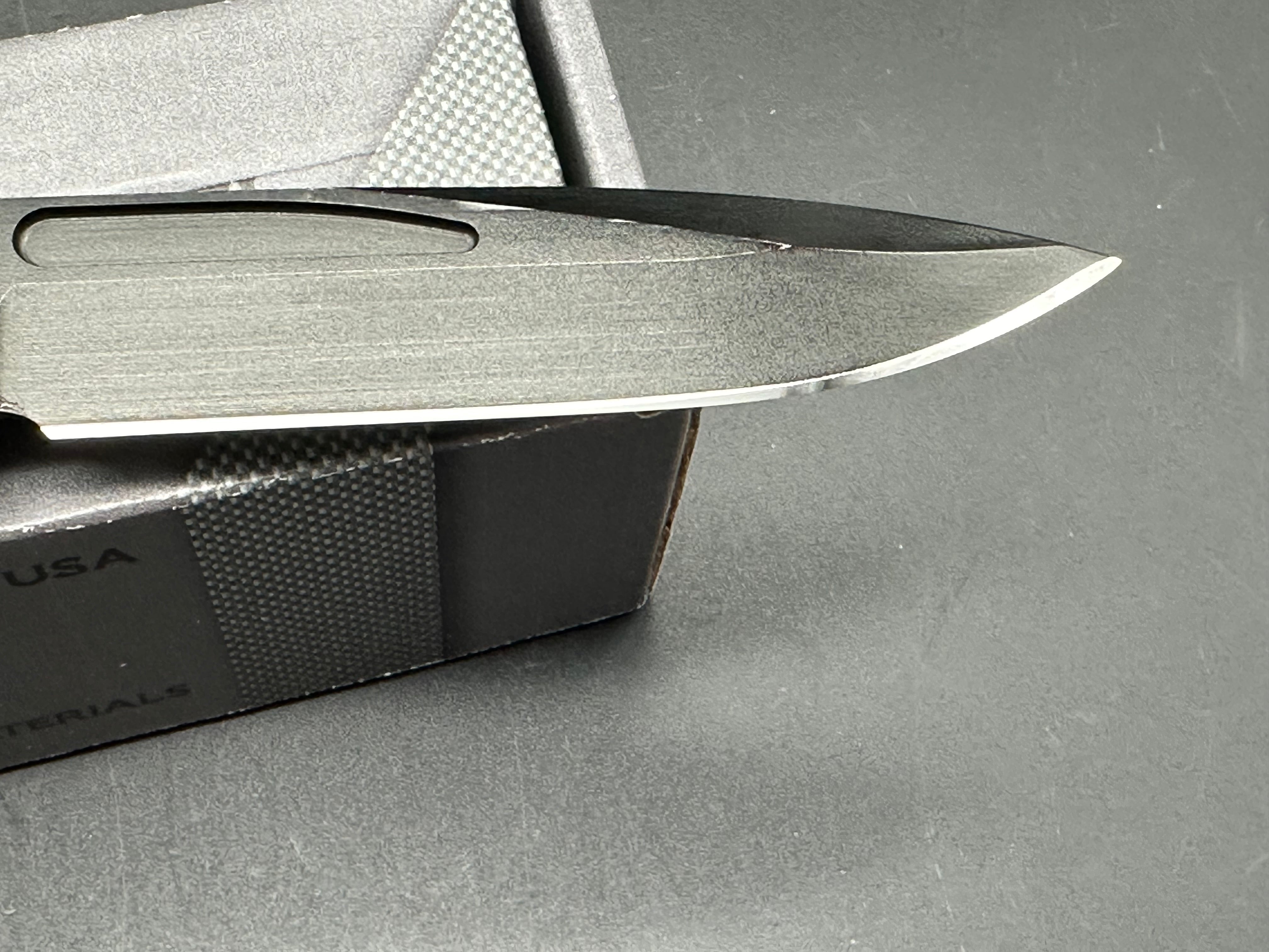 Guardian Tactical Recon-040 black aluminum handle with Elmax blade