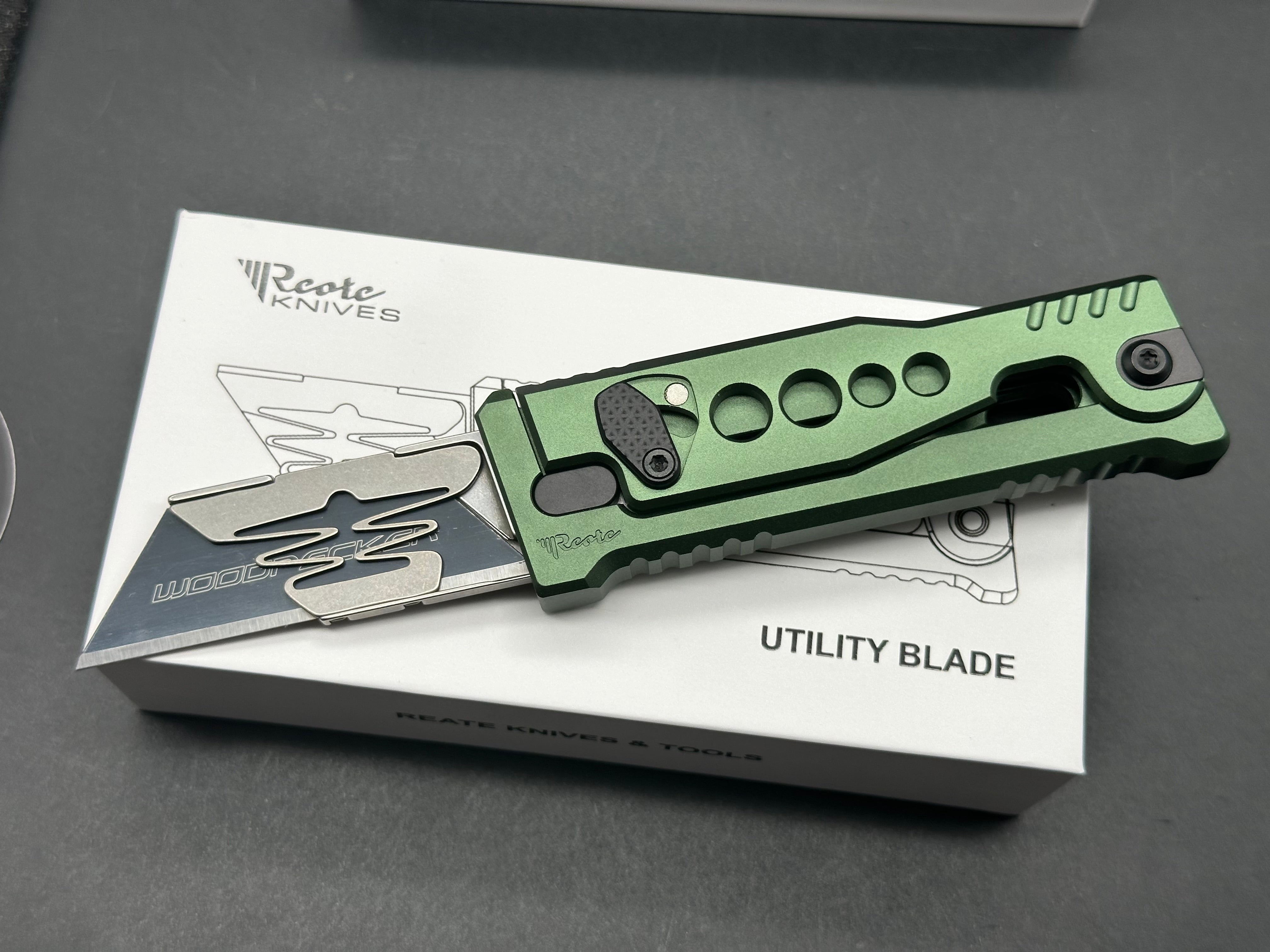 Reate EXO-U, 2.4" Utility Stainless Steel Blade with Green Aluminum Handle