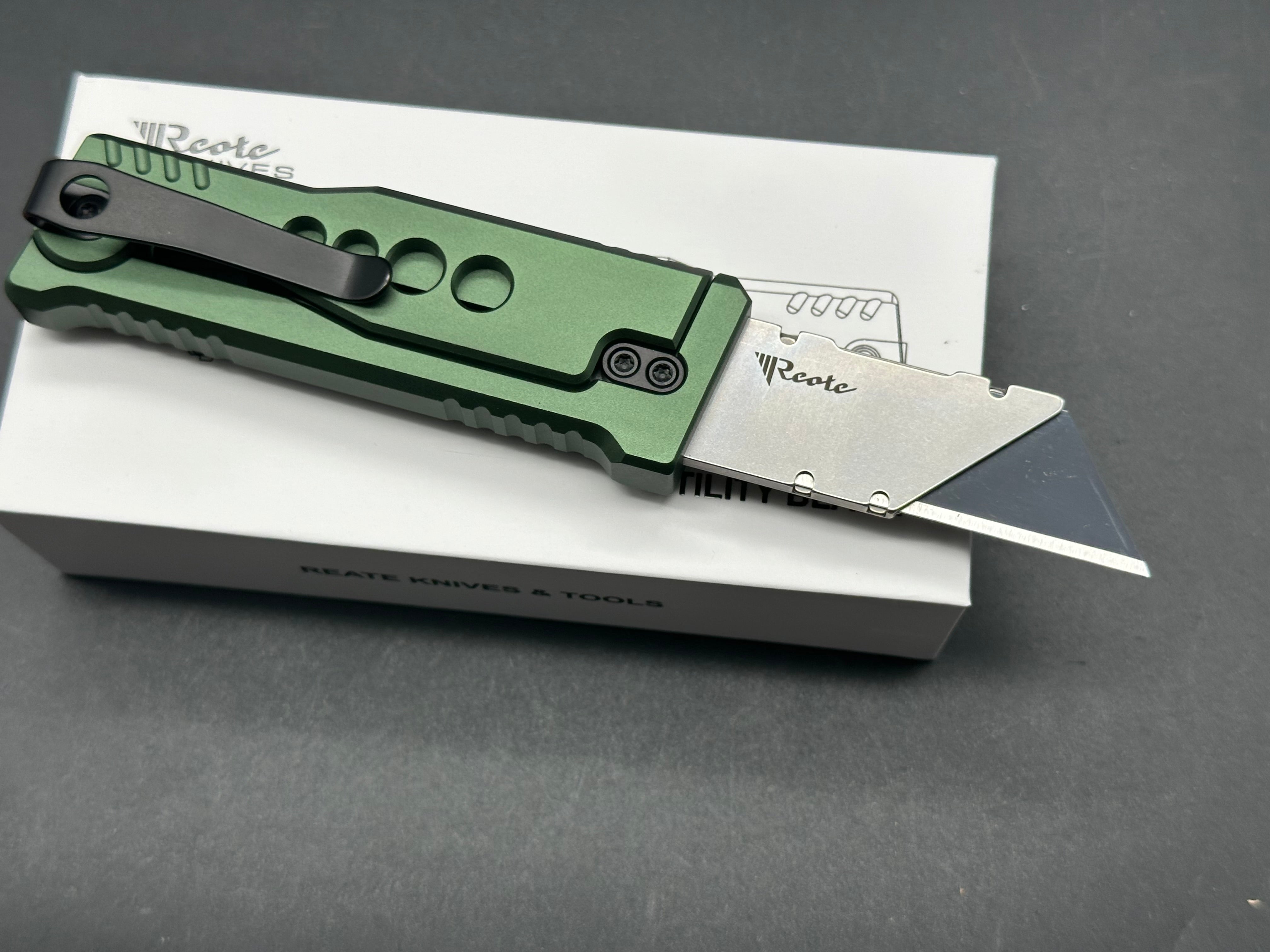 Reate EXO-U, 2.4" Utility Stainless Steel Blade with Green Aluminum Handle