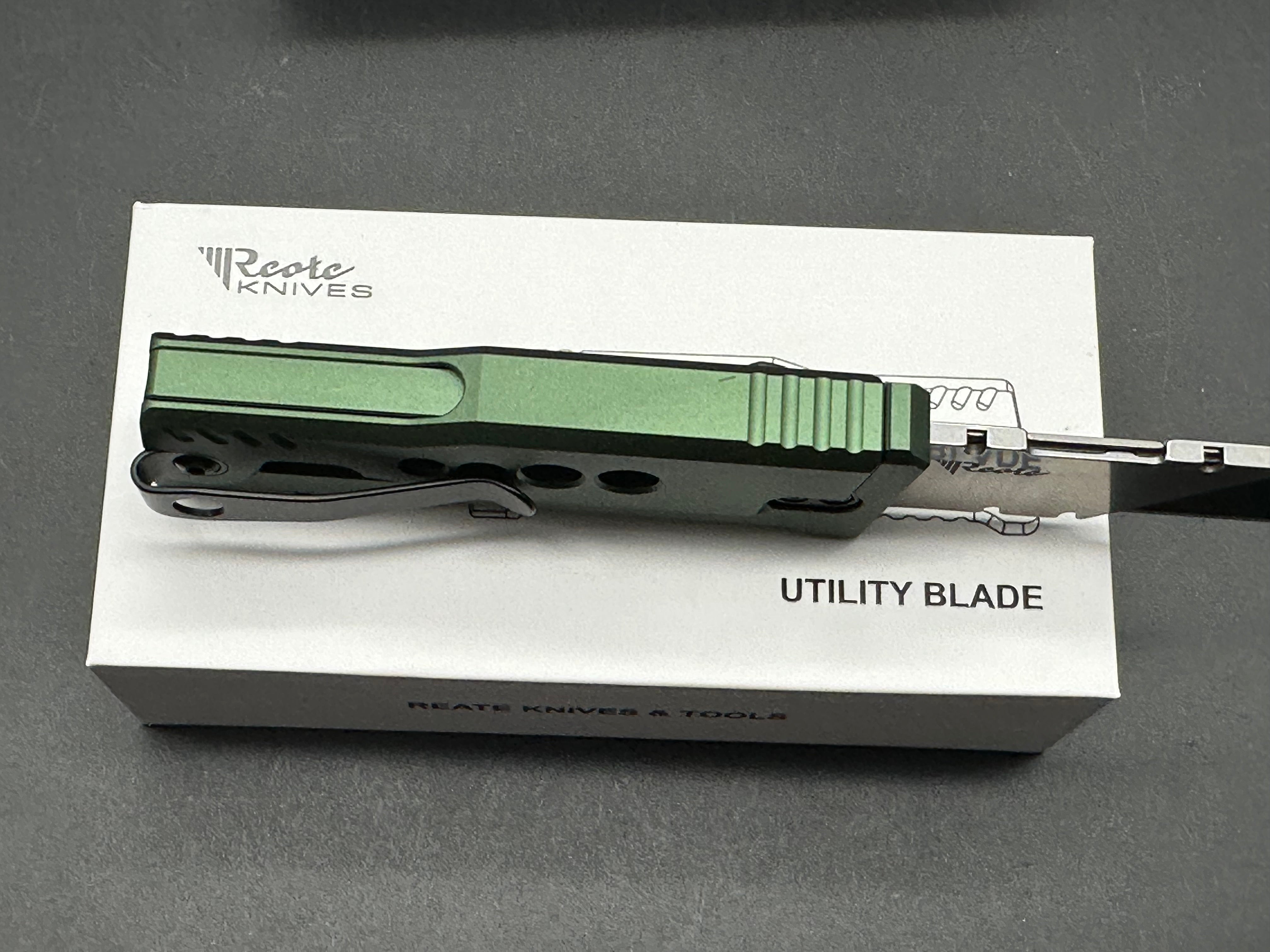 Reate EXO-U, 2.4" Utility Stainless Steel Blade with Green Aluminum Handle