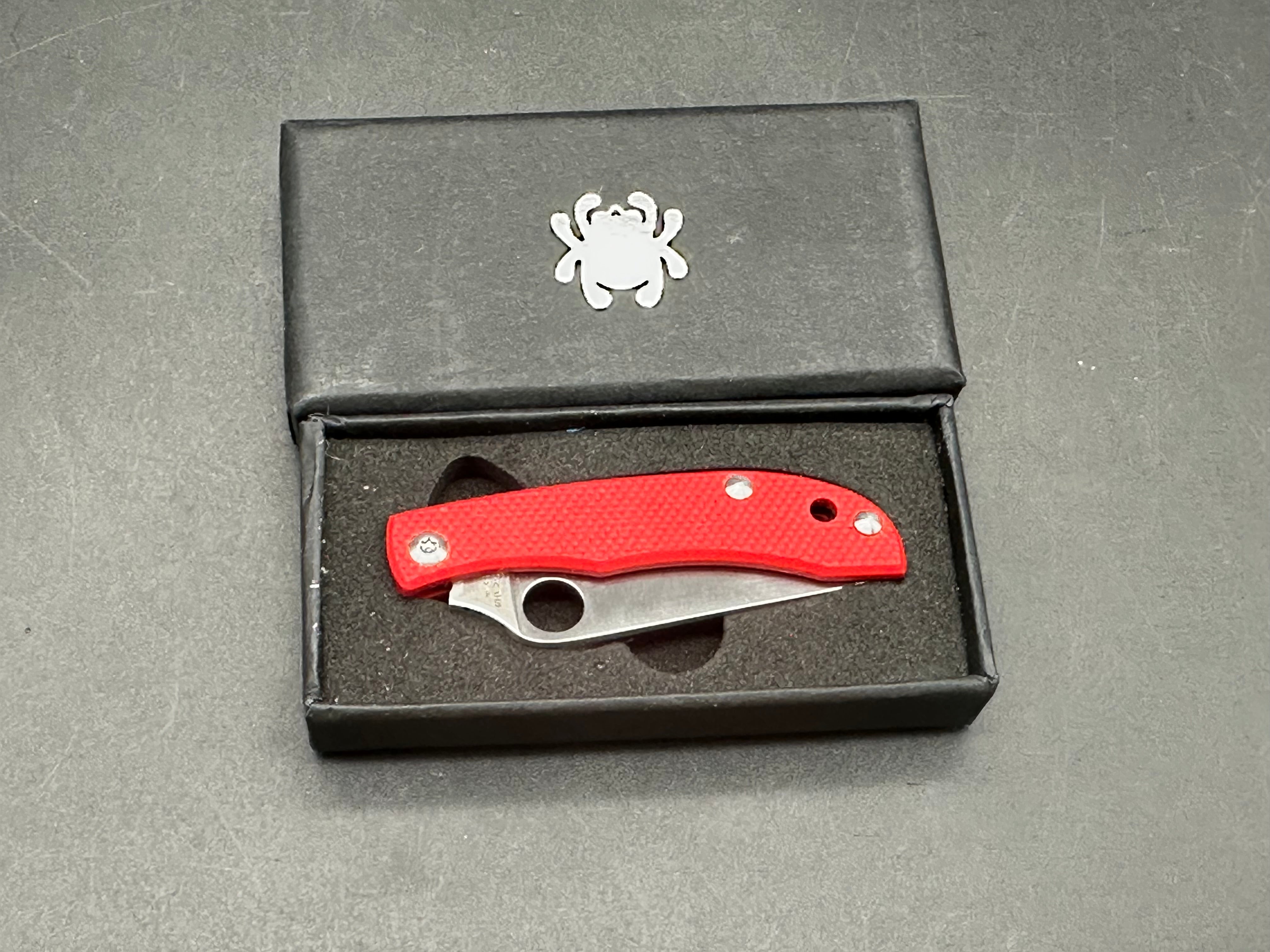 Spyderco HoneyBee, 1.68" 12C27 Straight Clip Point Blade with Red G10 Scales, Slip Joint