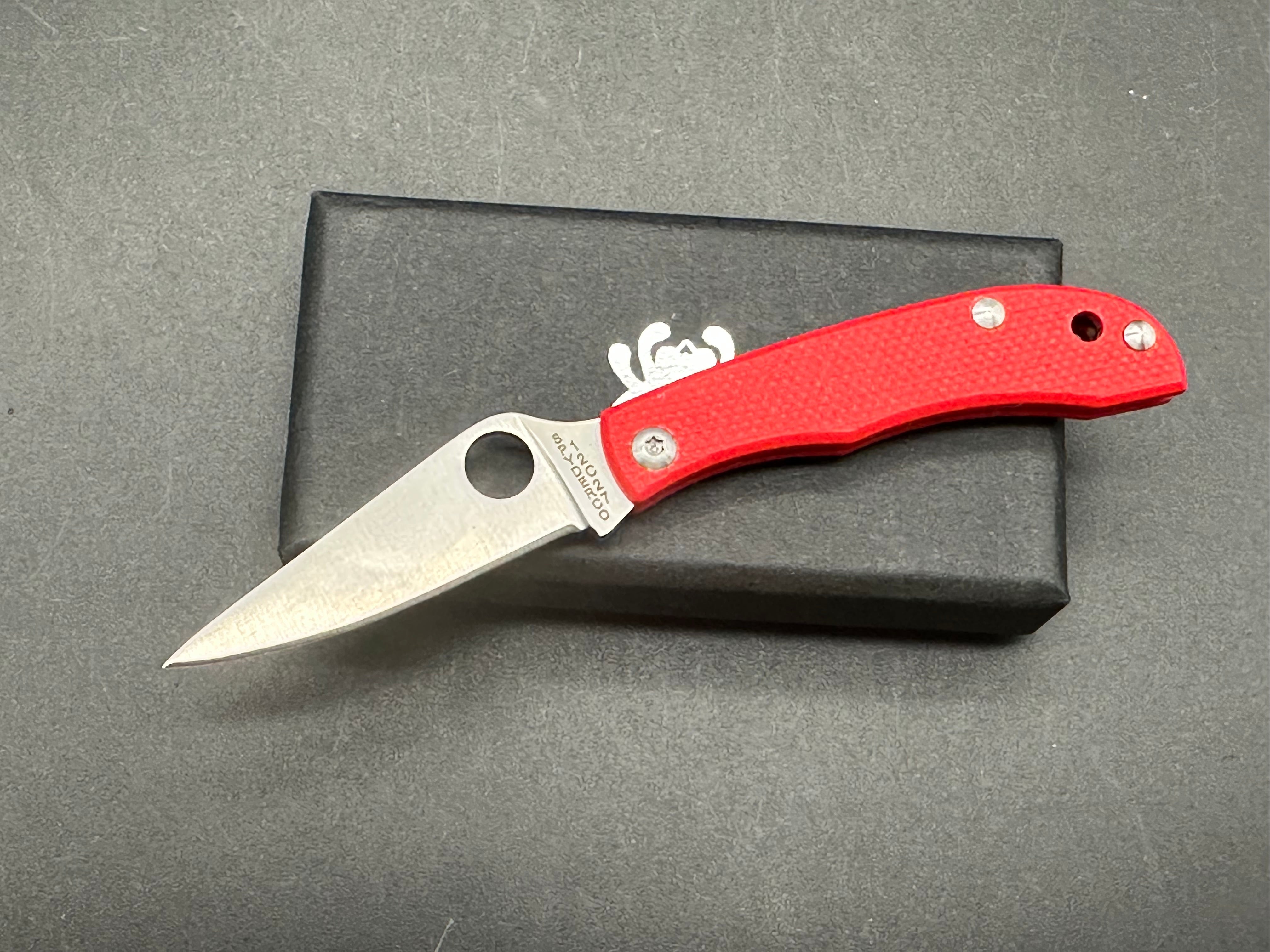Spyderco HoneyBee, 1.68" 12C27 Straight Clip Point Blade with Red G10 Scales, Slip Joint