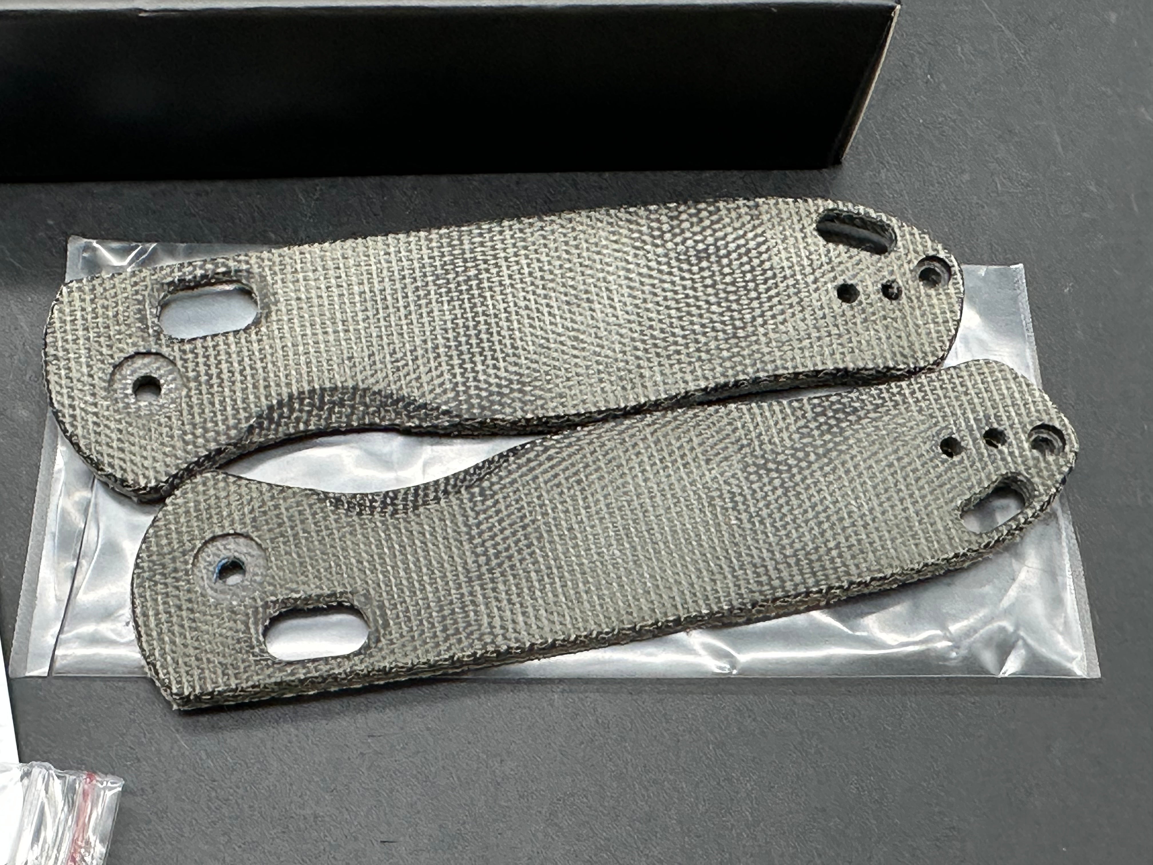 Kizer Drop Bear, 2.99" 154CM Stonewash Blade with Votix Carbon Fiber Scales