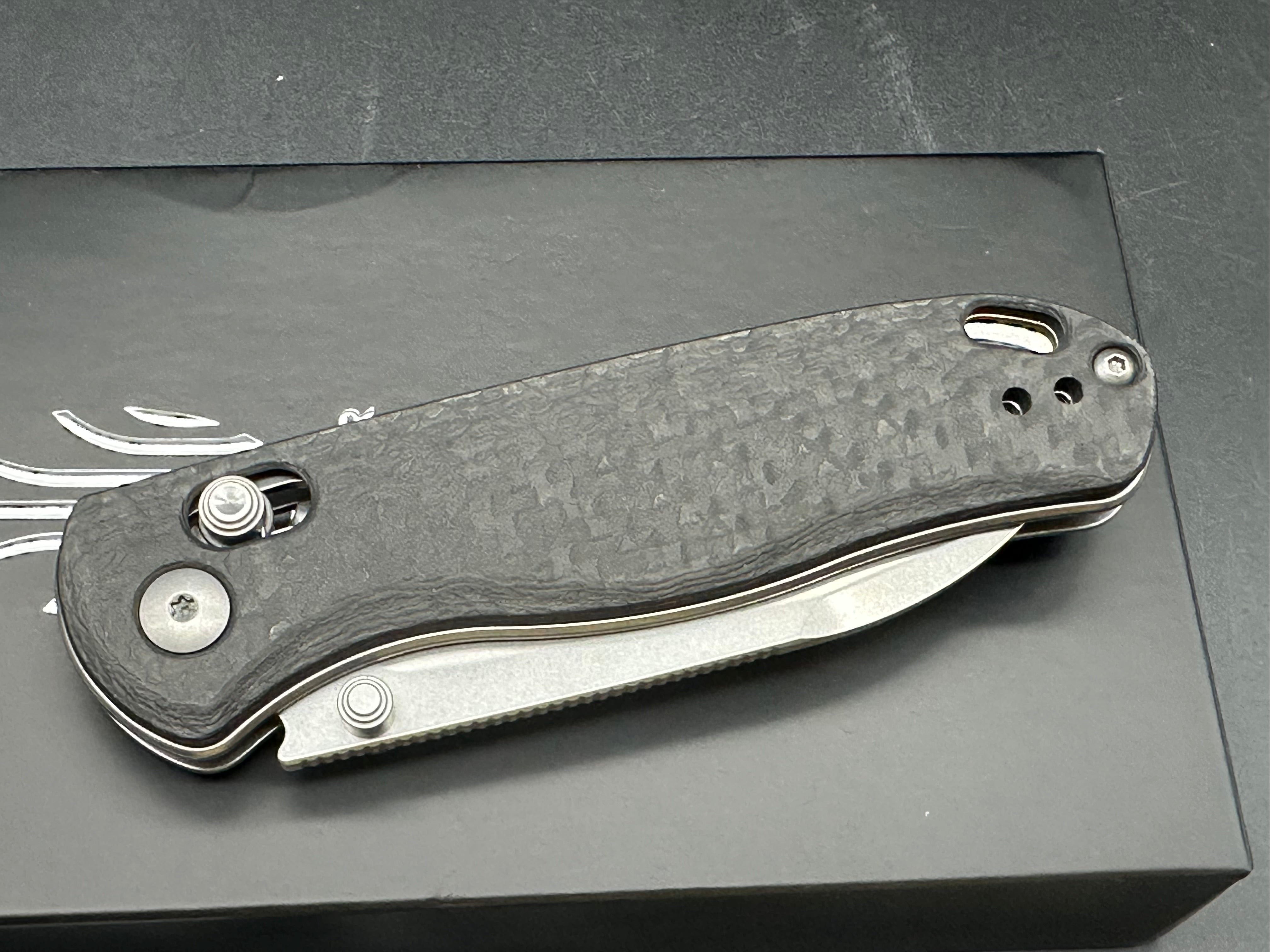 Kizer Drop Bear, 2.99" 154CM Stonewash Blade with Votix Carbon Fiber Scales