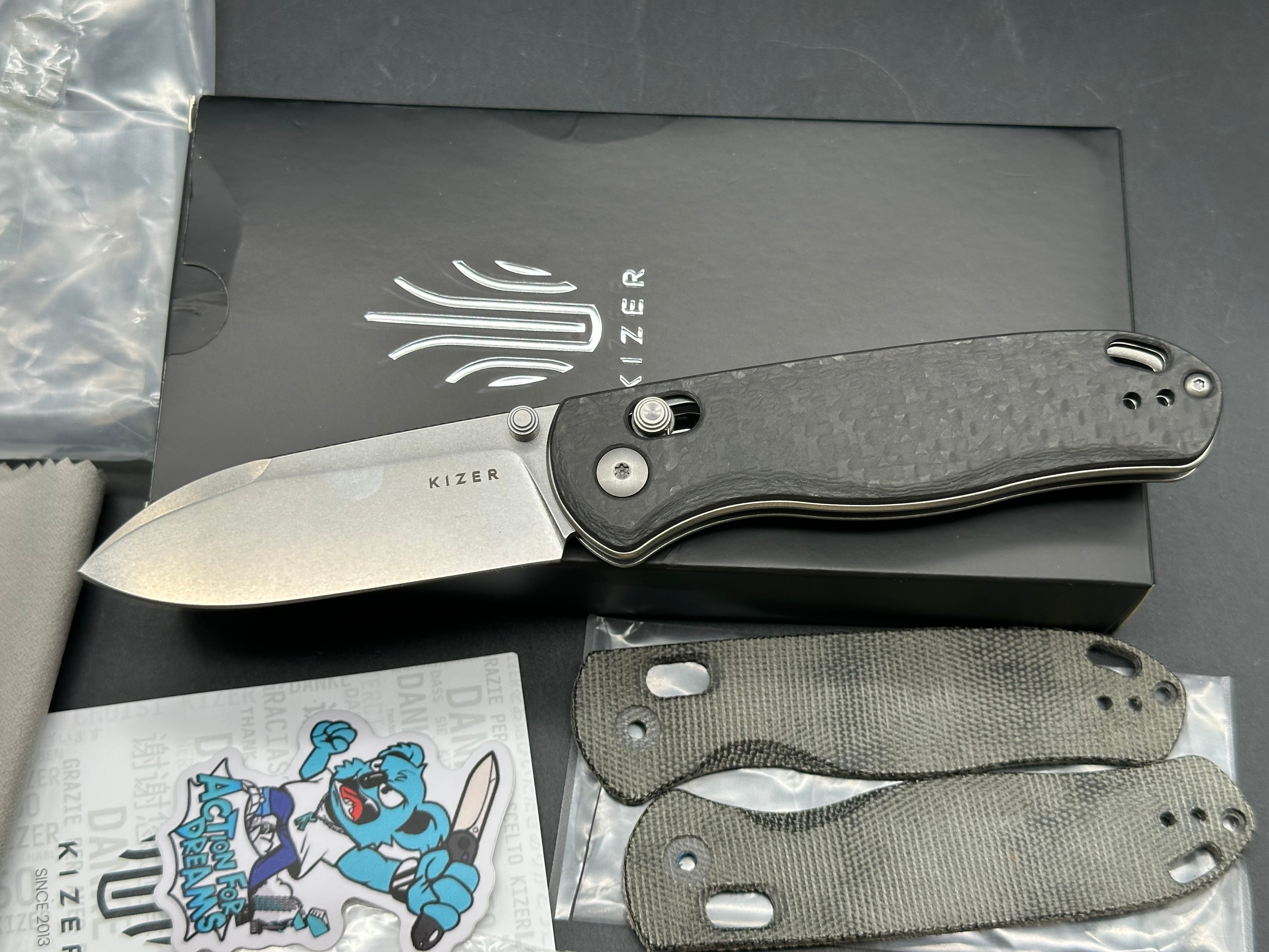 Kizer Drop Bear, 2.99" 154CM Stonewash Blade with Votix Carbon Fiber Scales