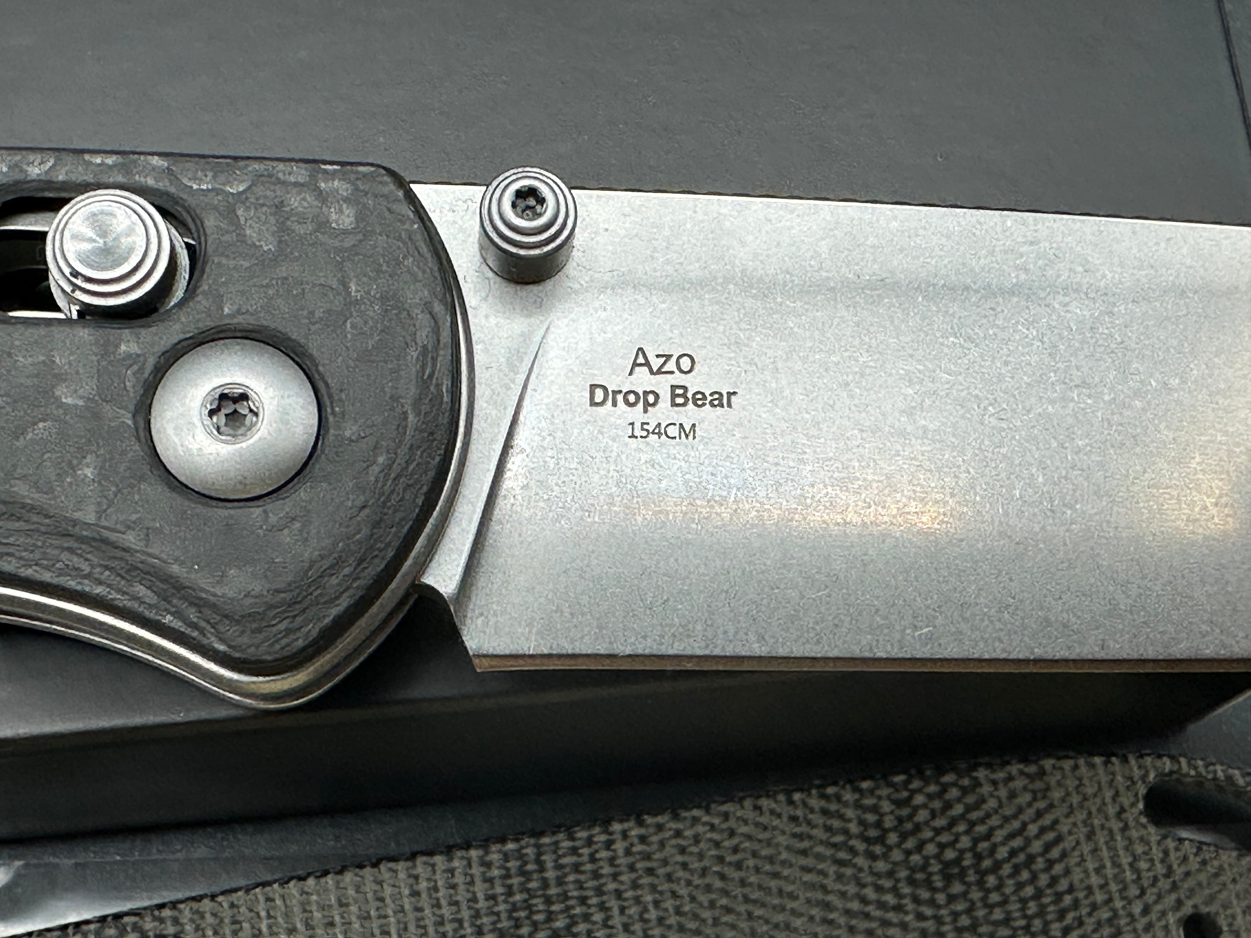 Kizer Drop Bear, 2.99" 154CM Stonewash Blade with Votix Carbon Fiber Scales