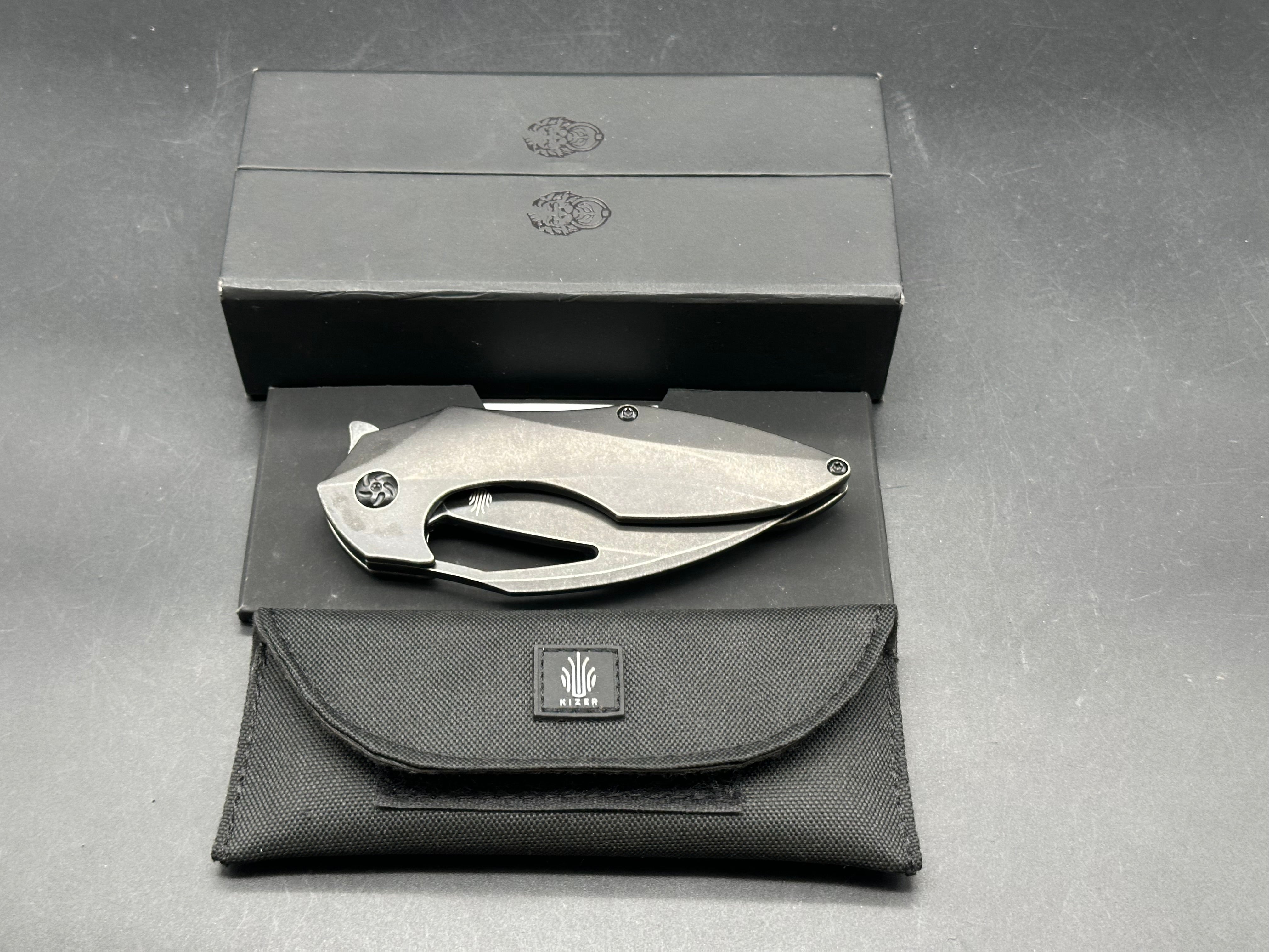 KIZER - MEGATHERIUM - TITANIUM BLACK STONEWASH - FRAME LOCK