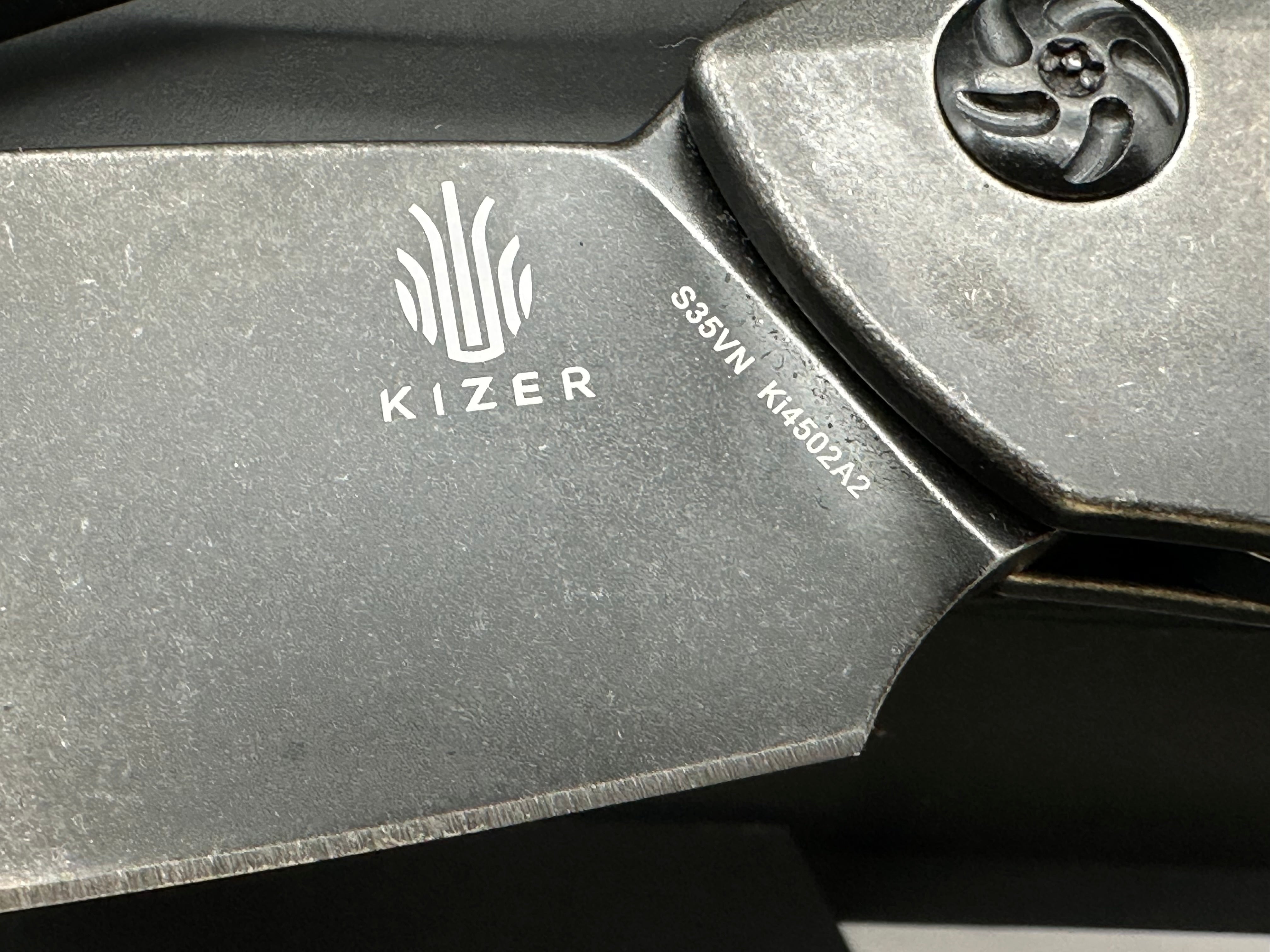 KIZER - MEGATHERIUM - TITANIUM BLACK STONEWASH - FRAME LOCK