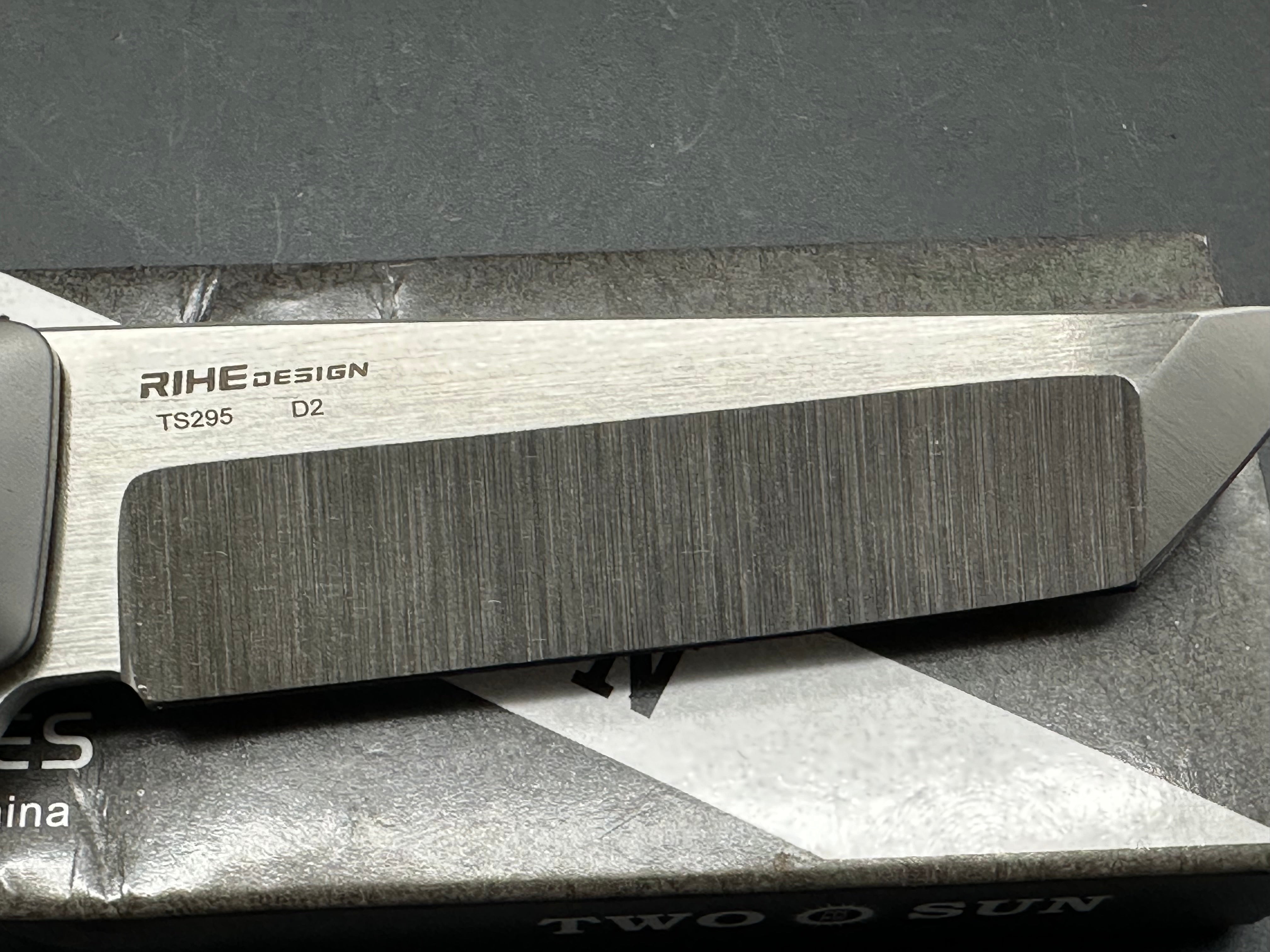 TWOSUN TS295-D2 FOLDING KNIFE GRAY TITANIUM HANDLE FLIPPER D2 PLAIN EDGE