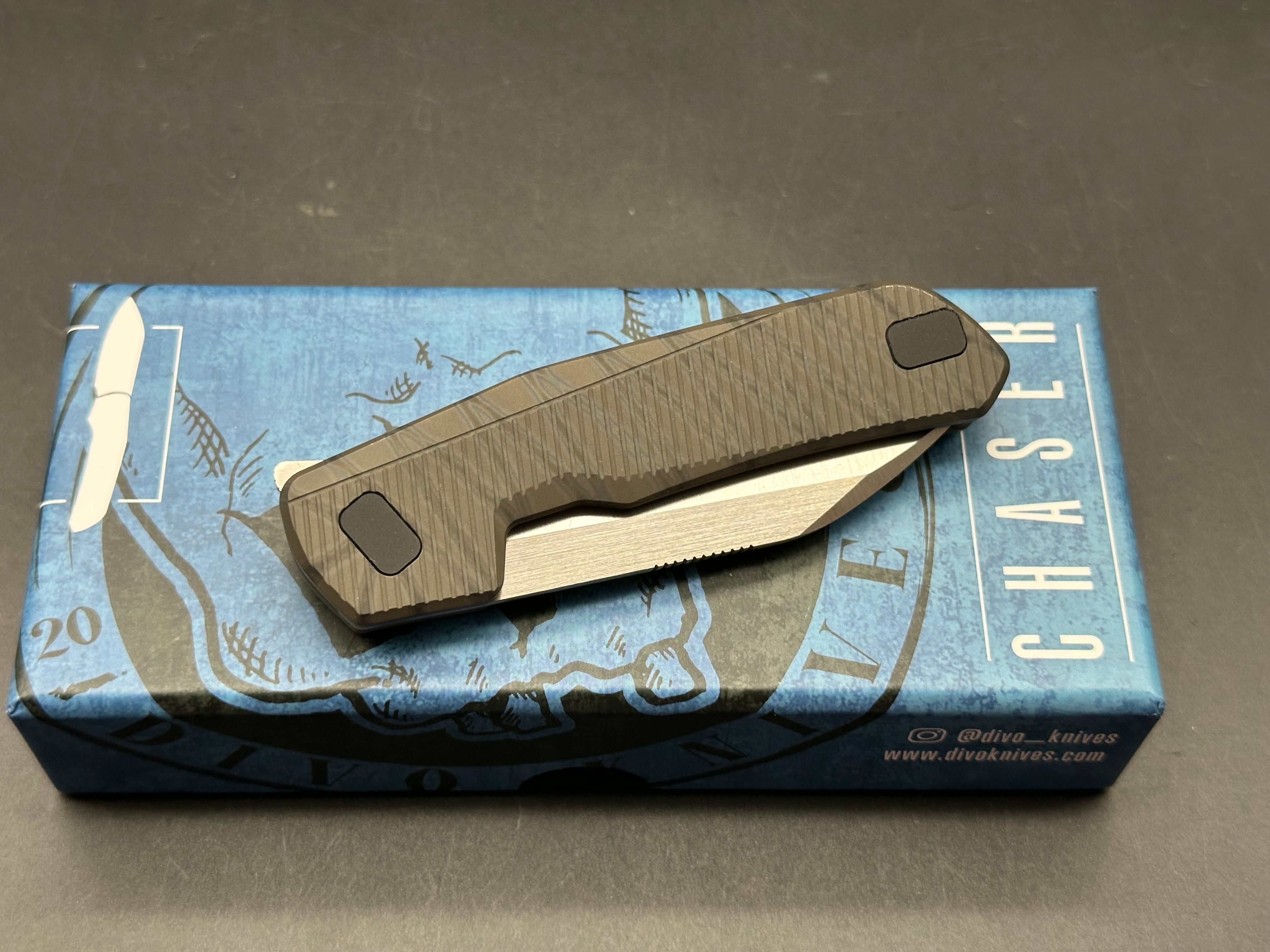 Divo Chaser flamed titanium handle w/S90V blade