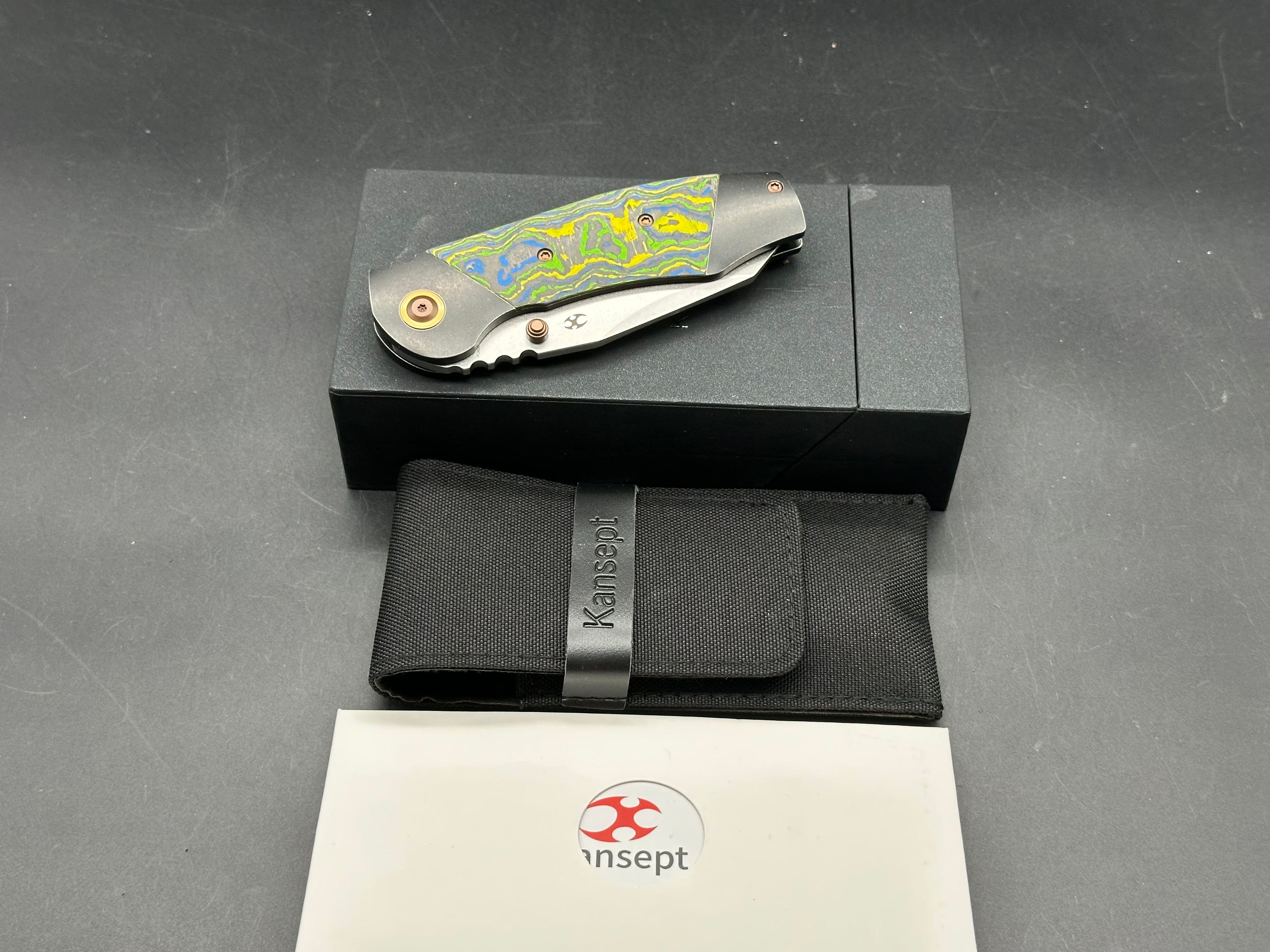 KANSEPT CAVEMAN BLACKWASH TITANIUM/GECKO CAMOCARBON HANDLE 20CV PLAIN EDGE