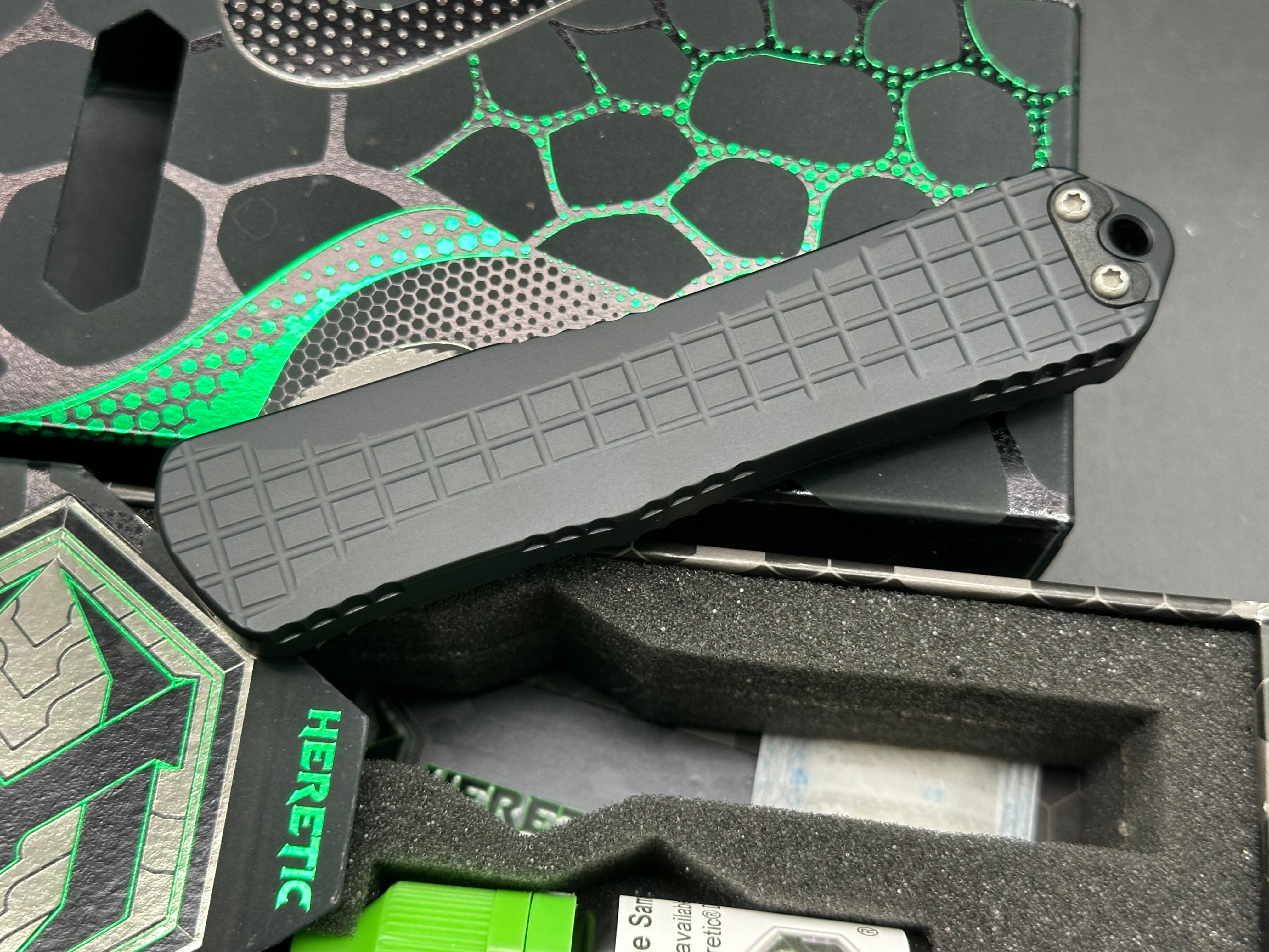 Heretic Knives Manticore E double edge/ battle worn / grenade grip