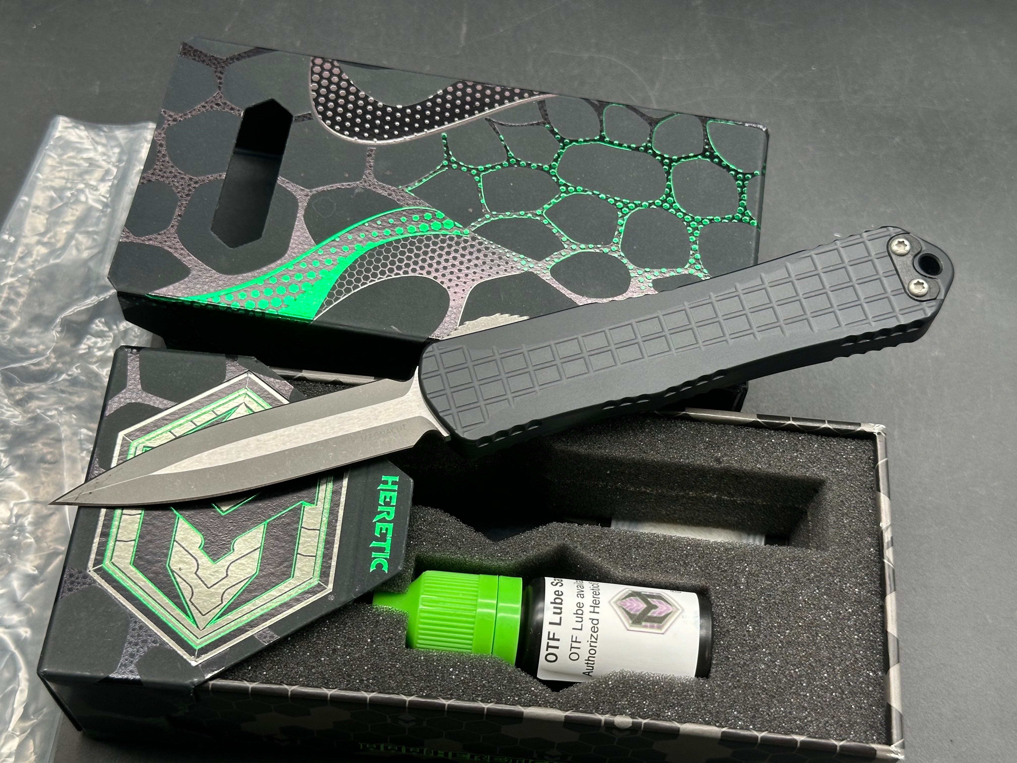 Heretic Knives Manticore E double edge/ battle worn / grenade grip