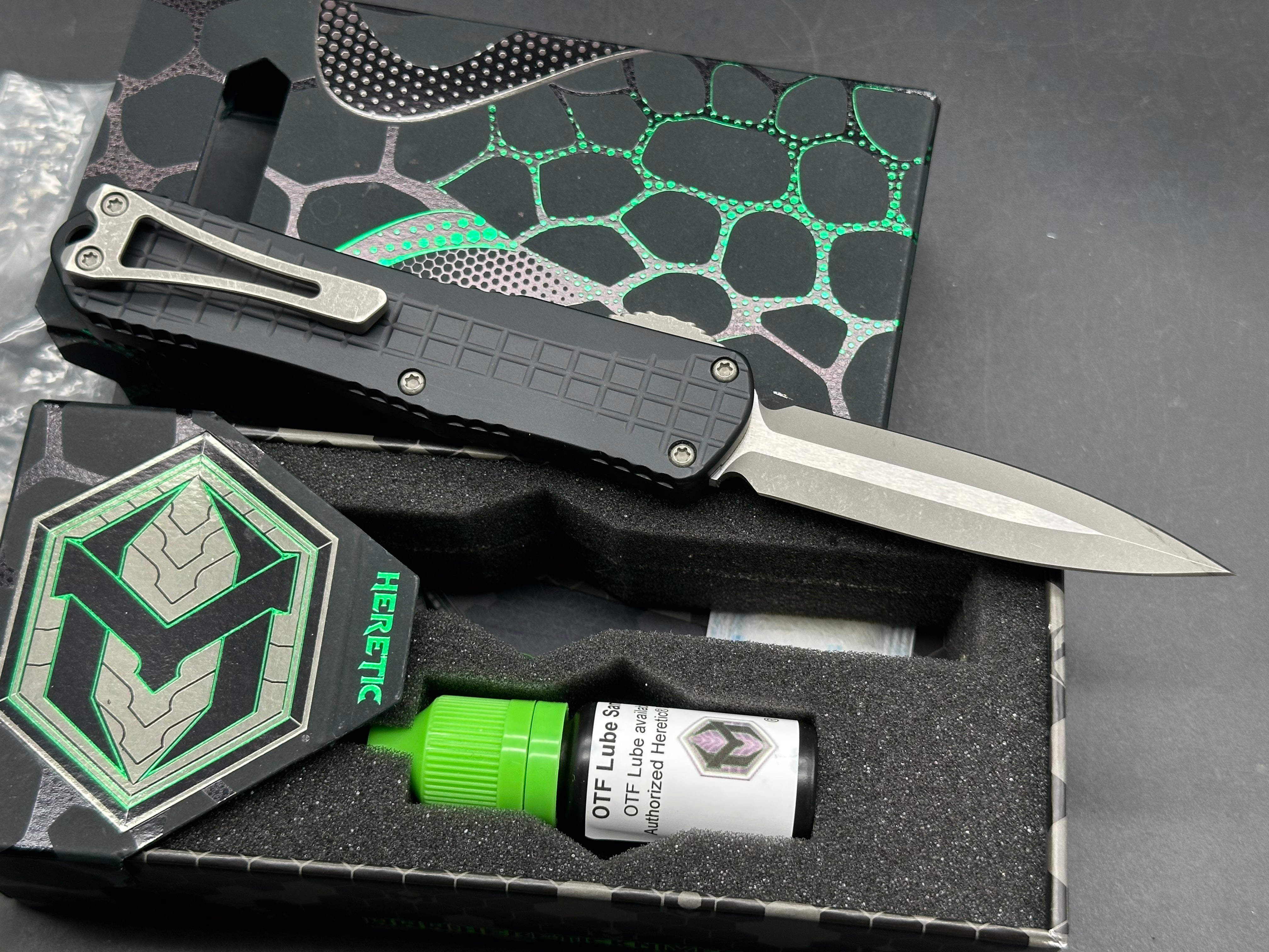 Heretic Knives Manticore E double edge/ battle worn / grenade grip