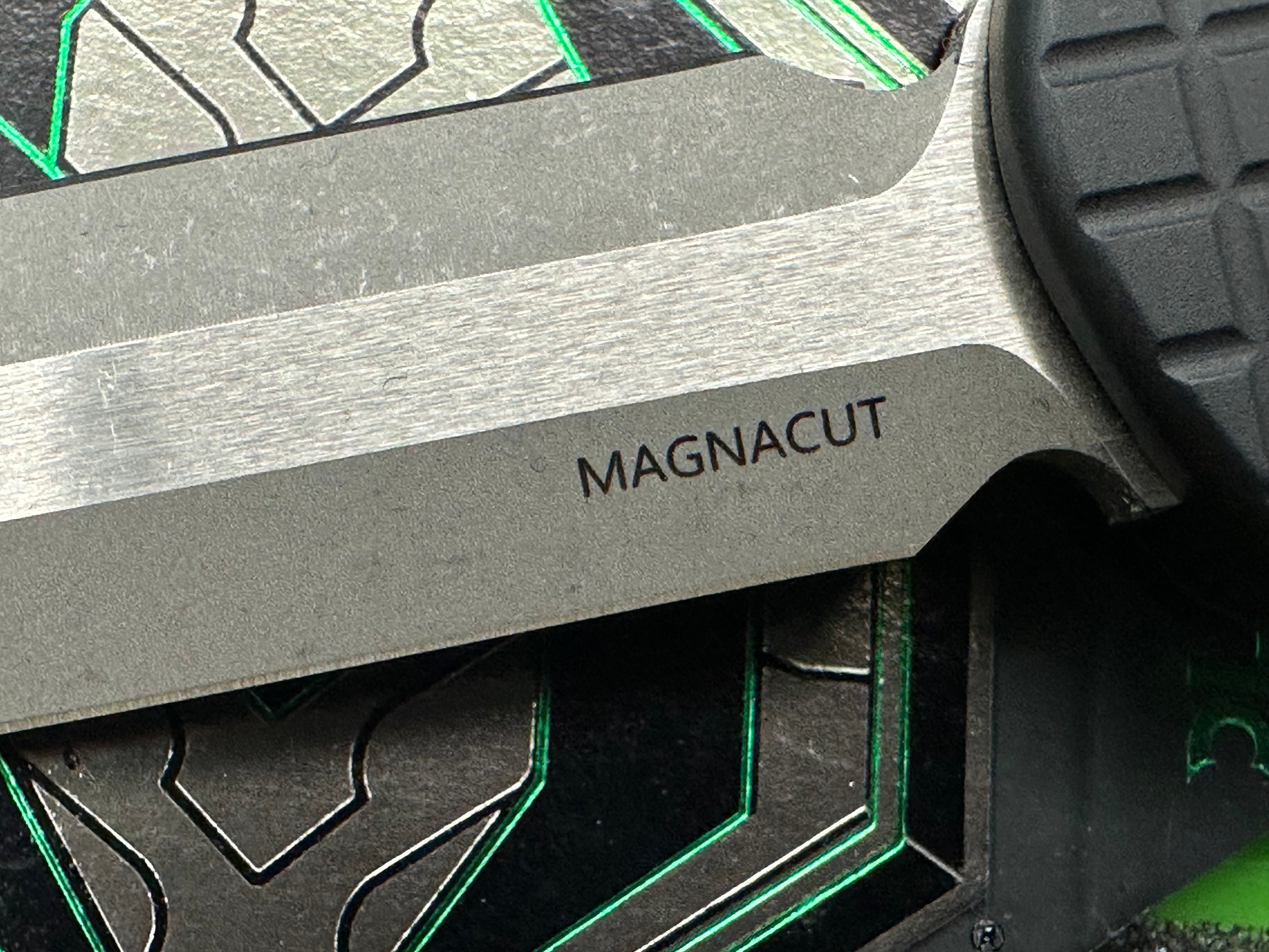 Heretic Knives Manticore E double edge/ battle worn / grenade grip