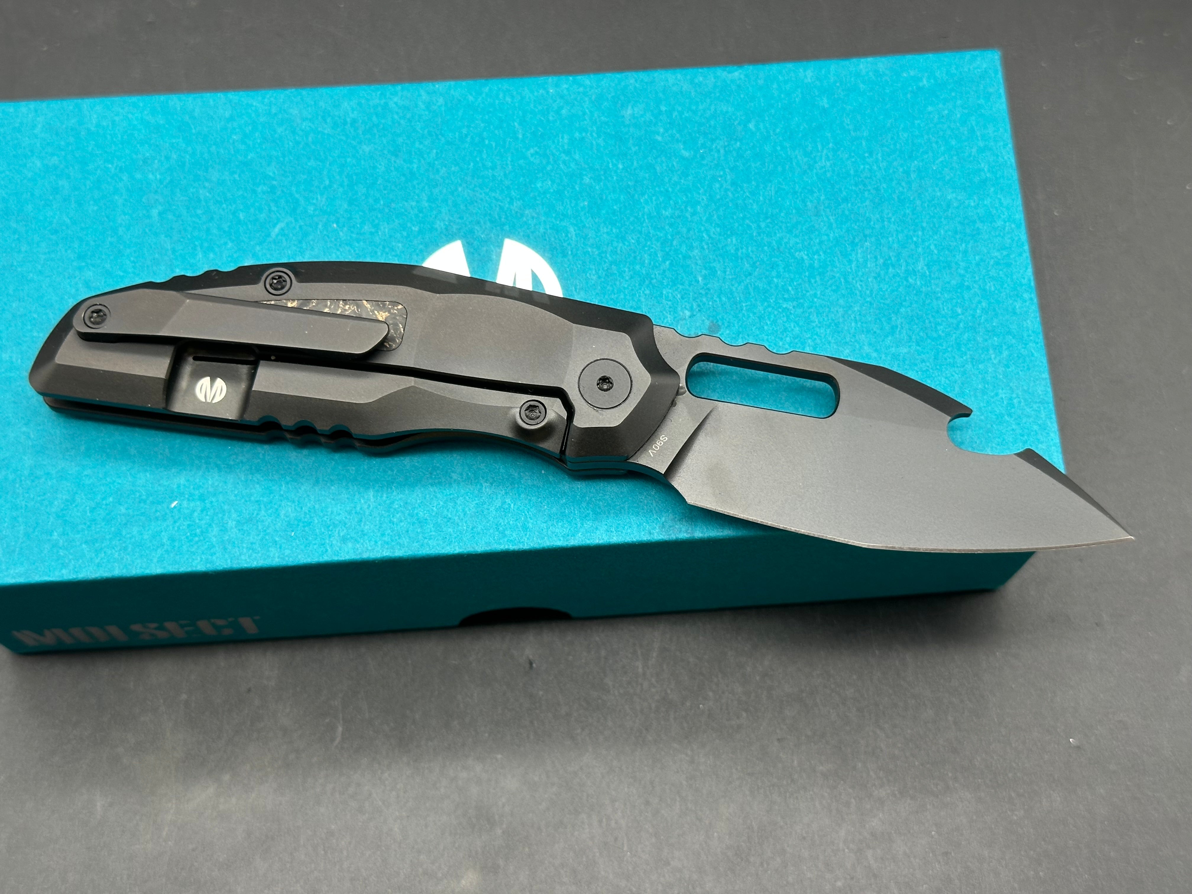 Molsect 808ATTACK - DLC CPM-S90V STEEL FRAME LOCK POCKET KNIFE MUC808AD - DLC TITANIUM+DARK MATTER GOLD CARBON FIBER