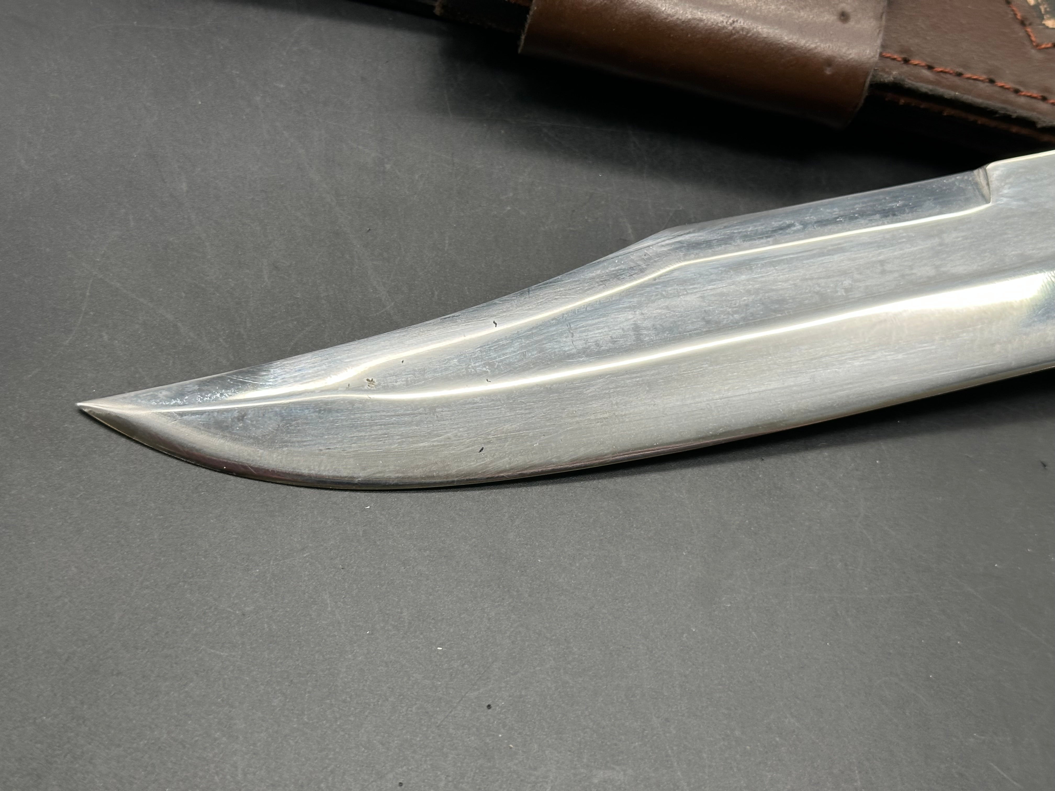 Paladin Bowie / This Bowie is by KnivesbyHand